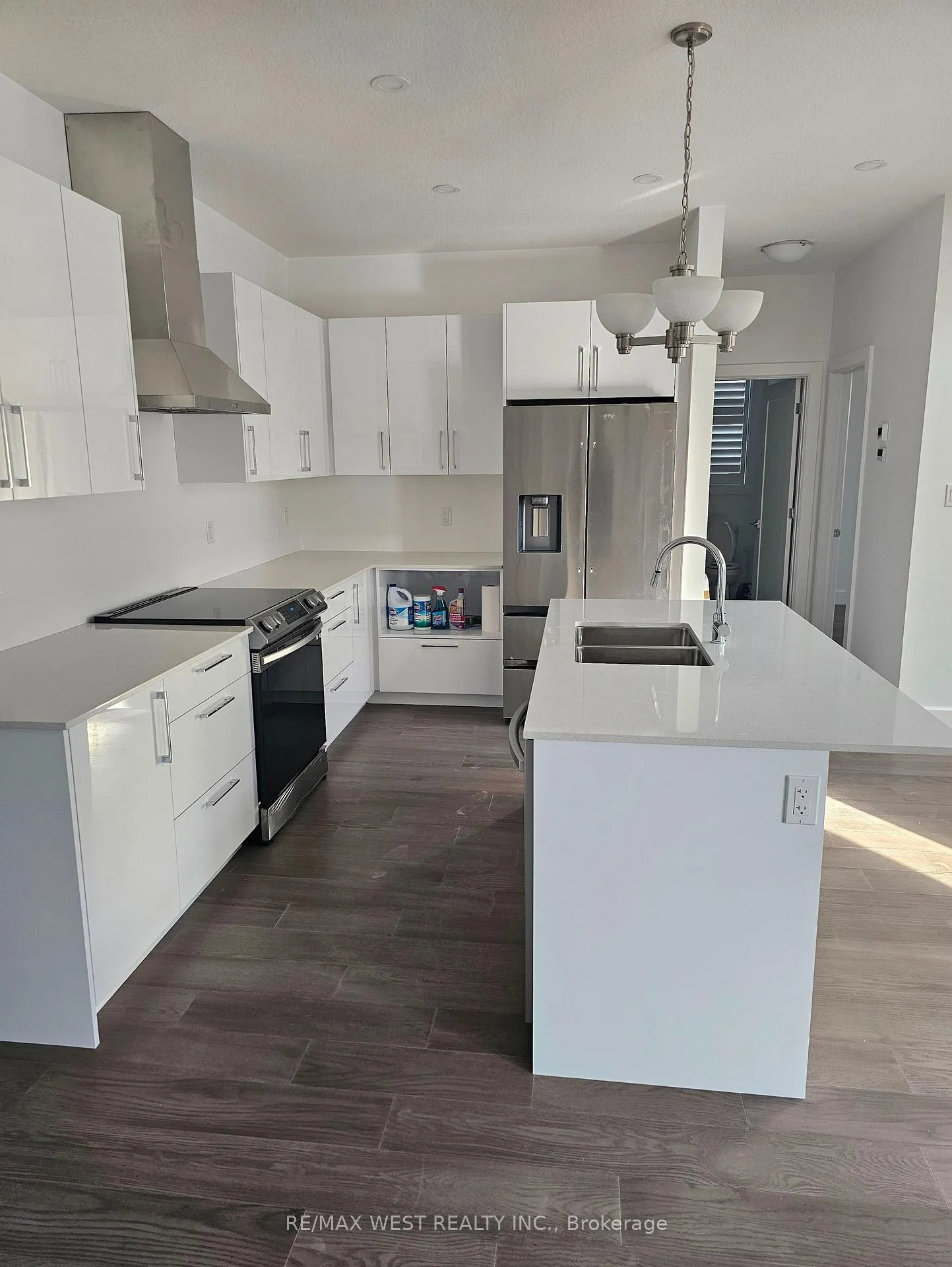 Photo 4 of 203 Merritt Crescent, North Middlesex, Parkhill — HOMEH