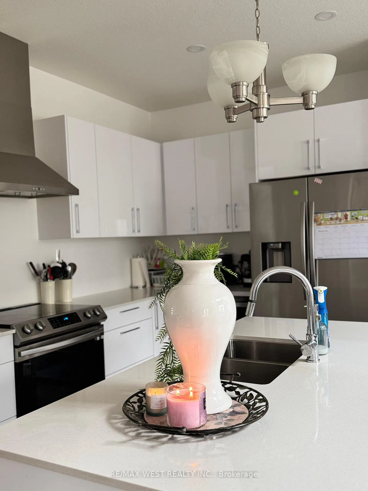 Photo 5 of 203 Merritt Crescent, North Middlesex, Parkhill — HOMEH