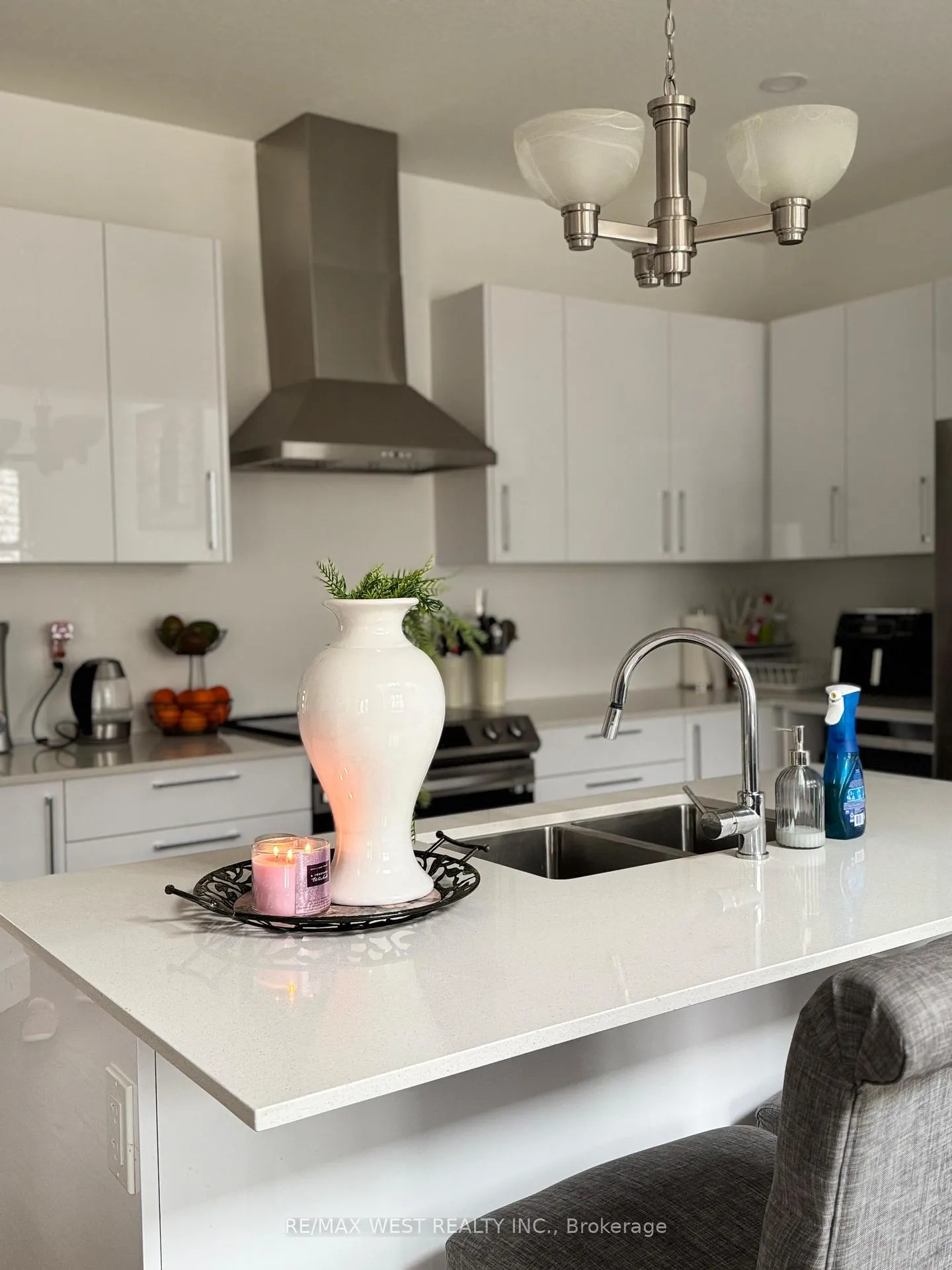 Photo 6 of 203 Merritt Crescent, North Middlesex, Parkhill — HOMEH