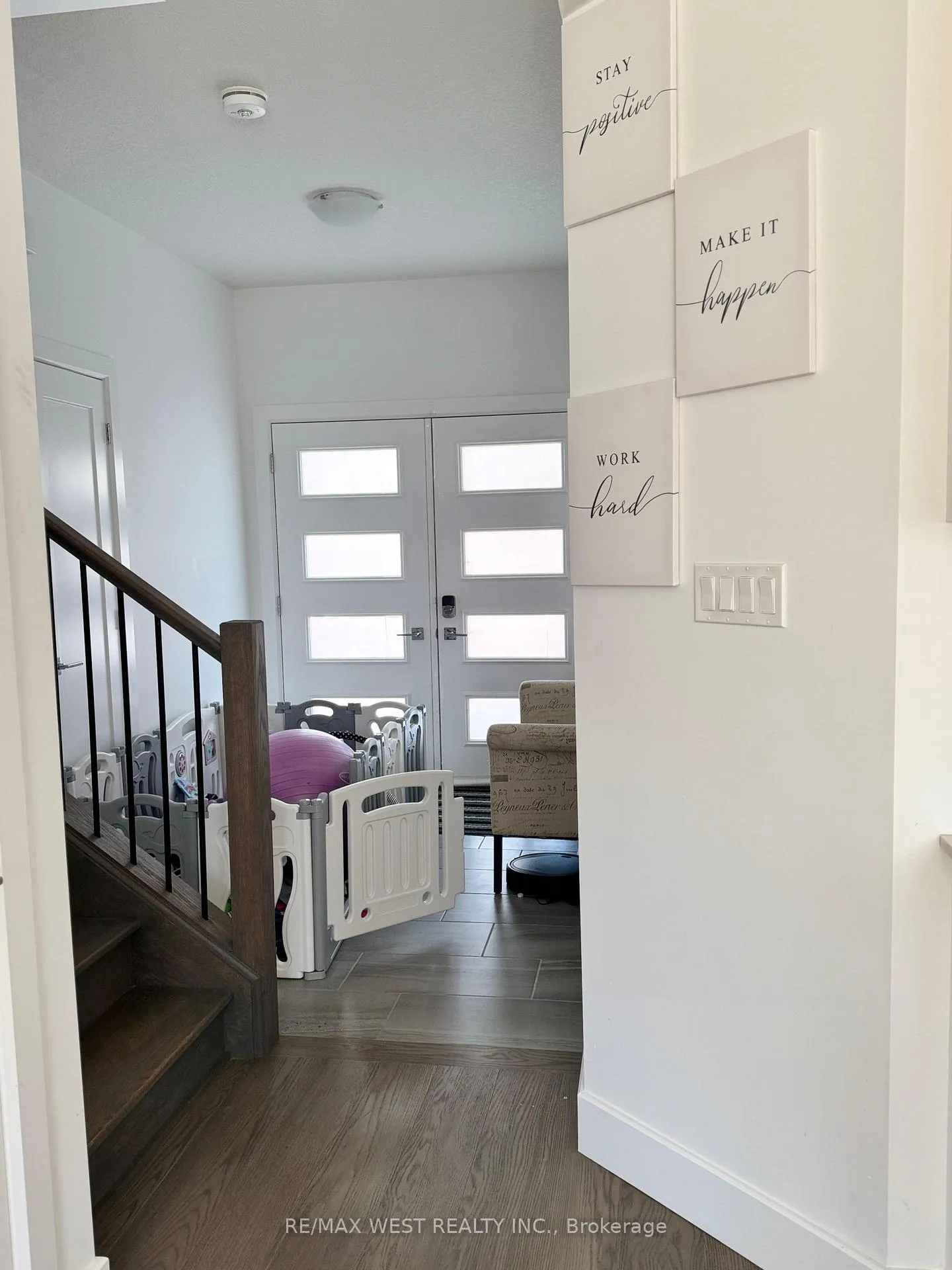 Photo 18 of 203 Merritt Crescent, North Middlesex, Parkhill — HOMEH
