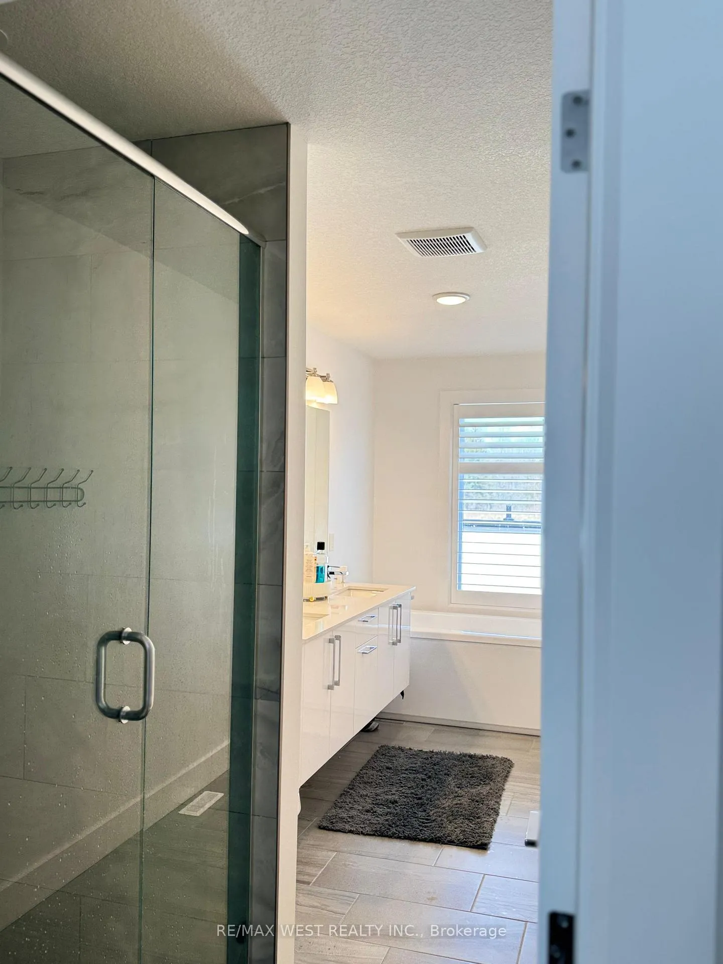 Photo 21 of 203 Merritt Crescent, North Middlesex, Parkhill — HOMEH
