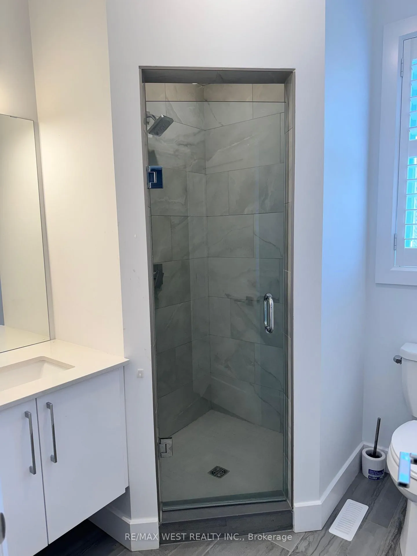 Photo 22 of 203 Merritt Crescent, North Middlesex, Parkhill — HOMEH
