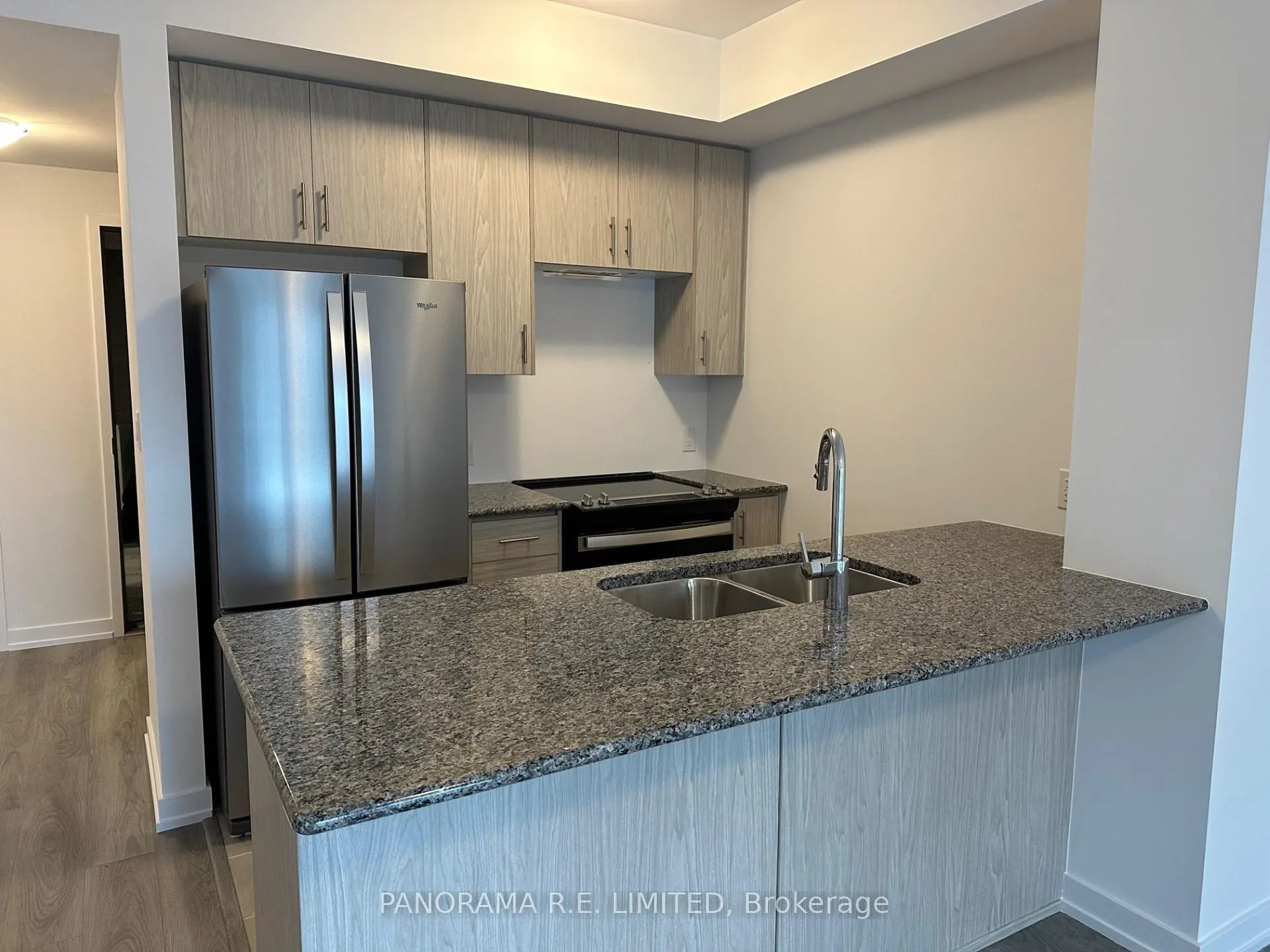 Photo 2 of Unit 813, 460 Dundas Street E, Hamilton, Waterdown — HOMEH