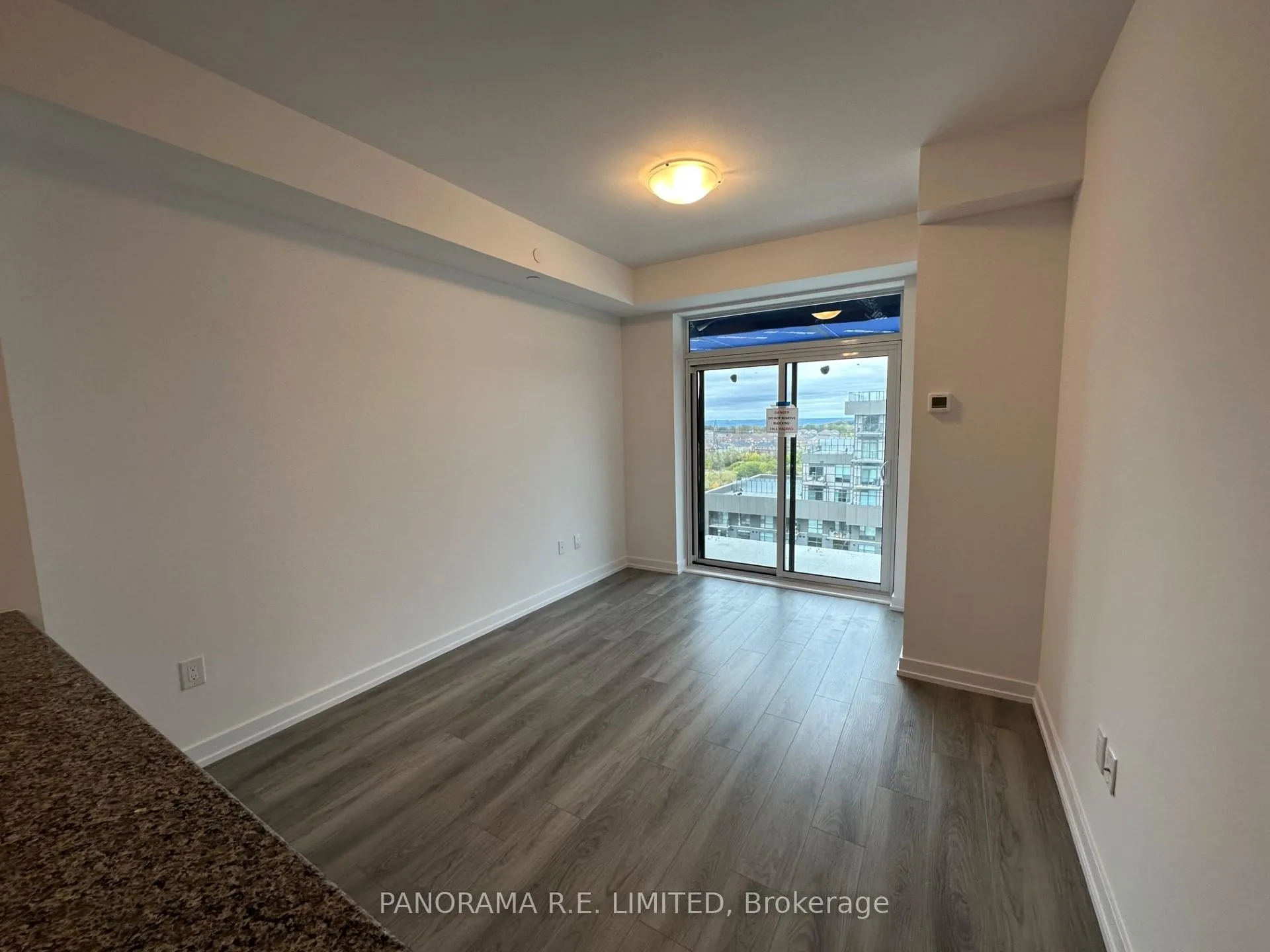 Photo 5 of Unit 813, 460 Dundas Street E, Hamilton, Waterdown — HOMEH