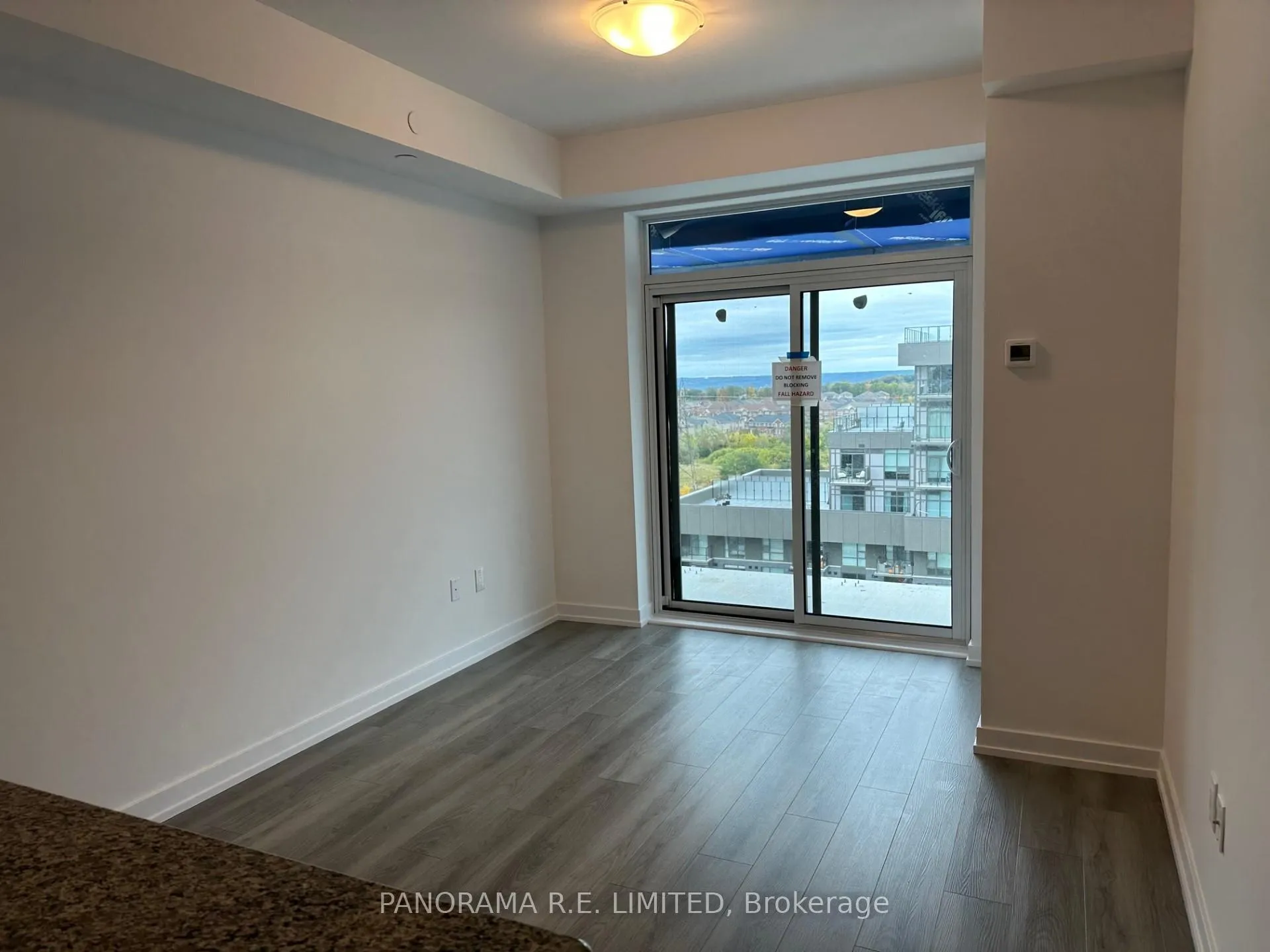 Photo 6 of Unit 813, 460 Dundas Street E, Hamilton, Waterdown — HOMEH