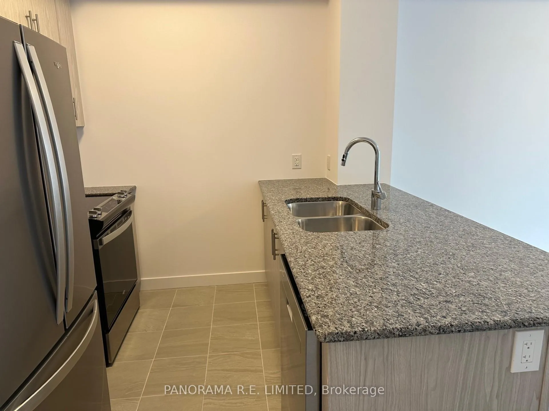 Photo 8 of Unit 813, 460 Dundas Street E, Hamilton, Waterdown — HOMEH