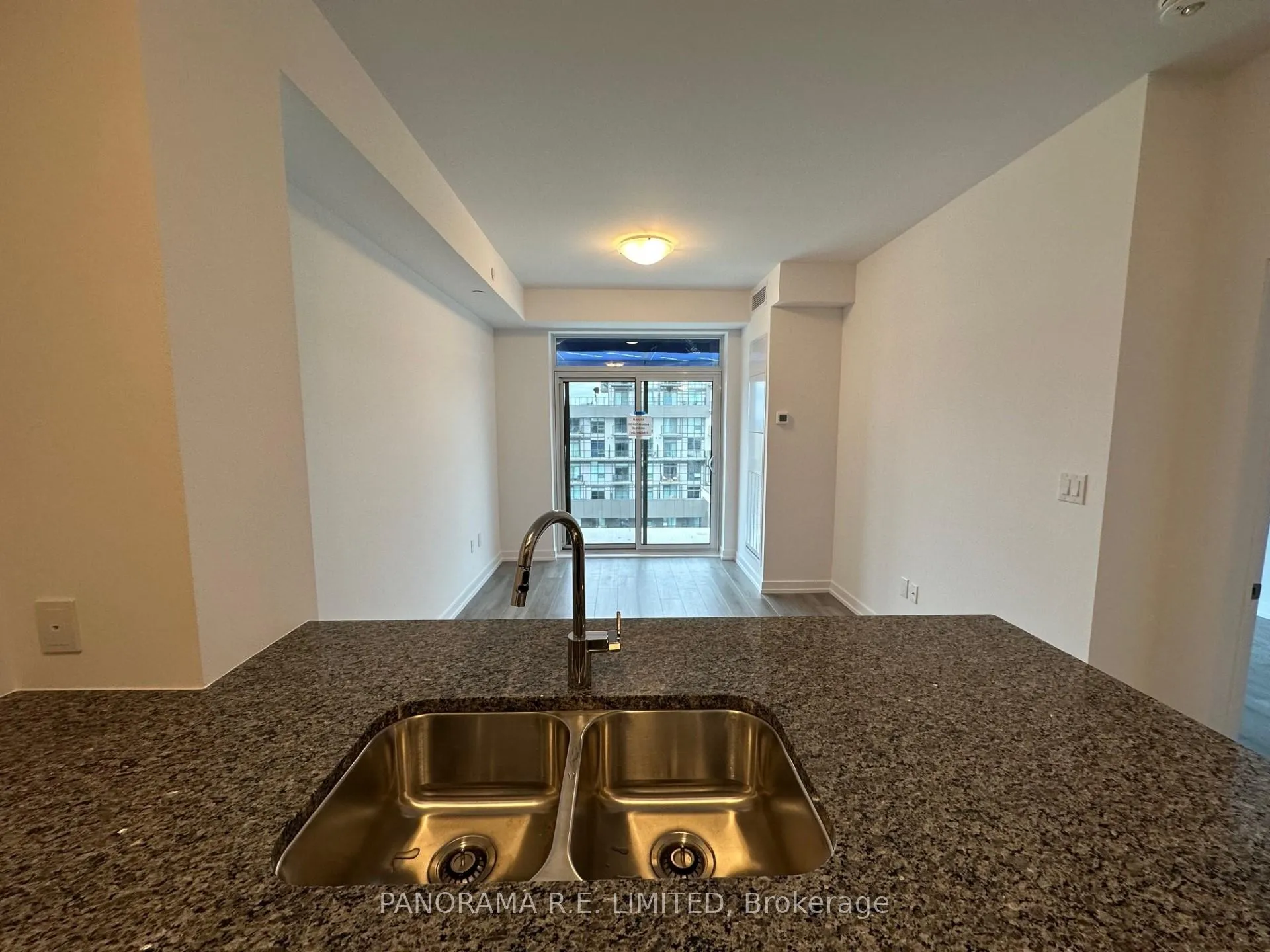 Photo 9 of Unit 813, 460 Dundas Street E, Hamilton, Waterdown — HOMEH