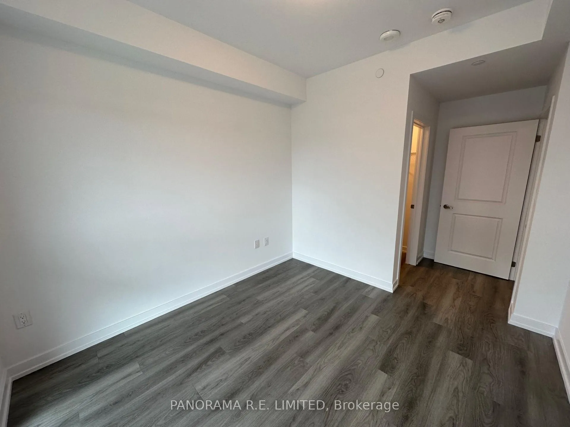Photo 11 of Unit 813, 460 Dundas Street E, Hamilton, Waterdown — HOMEH