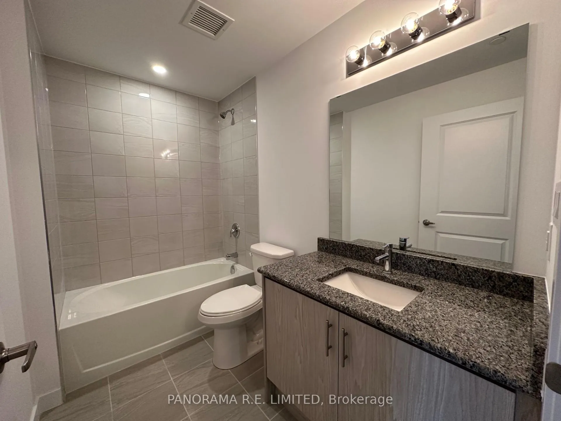 Photo 13 of Unit 813, 460 Dundas Street E, Hamilton, Waterdown — HOMEH