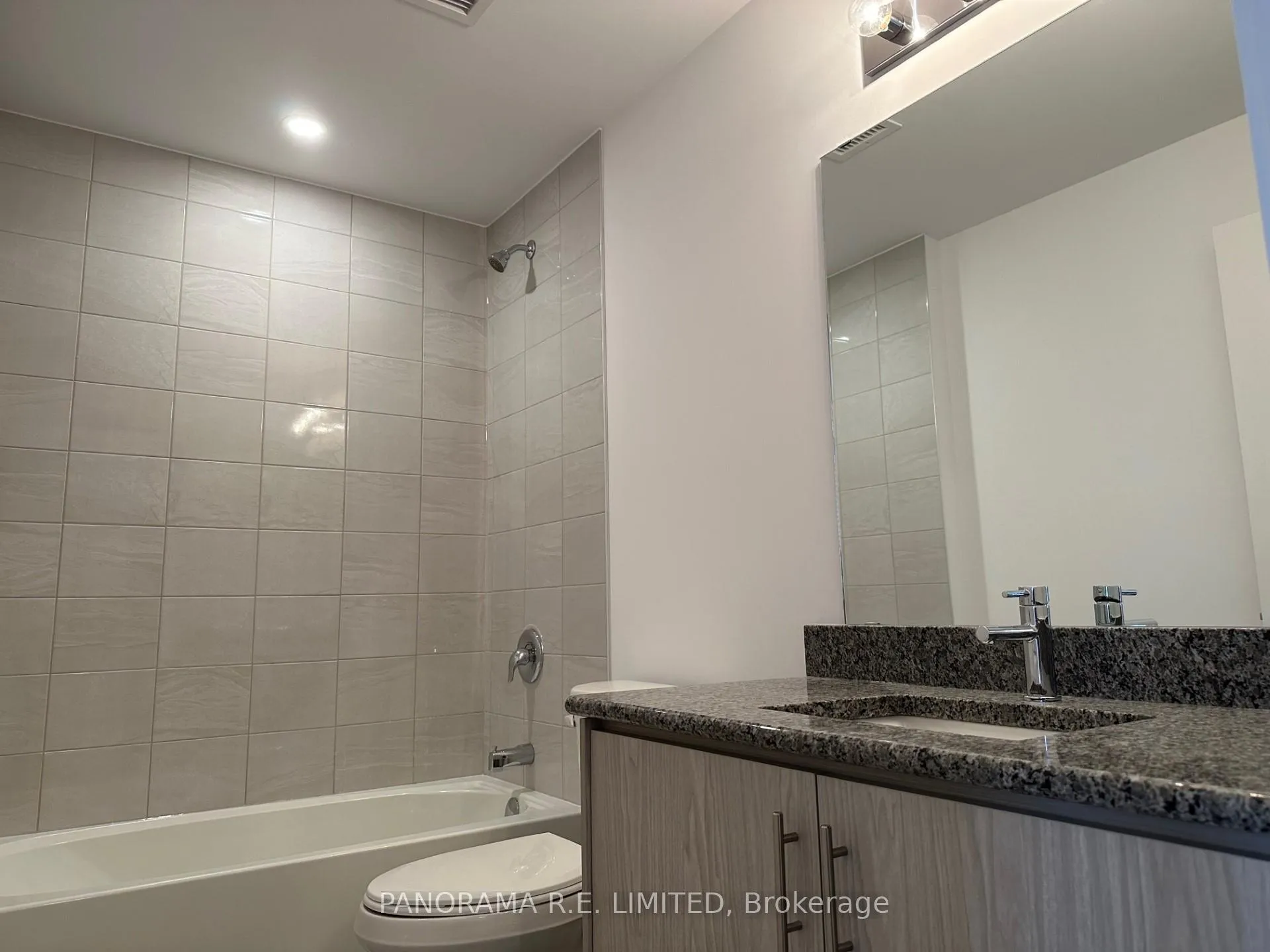 Photo 14 of Unit 813, 460 Dundas Street E, Hamilton, Waterdown — HOMEH