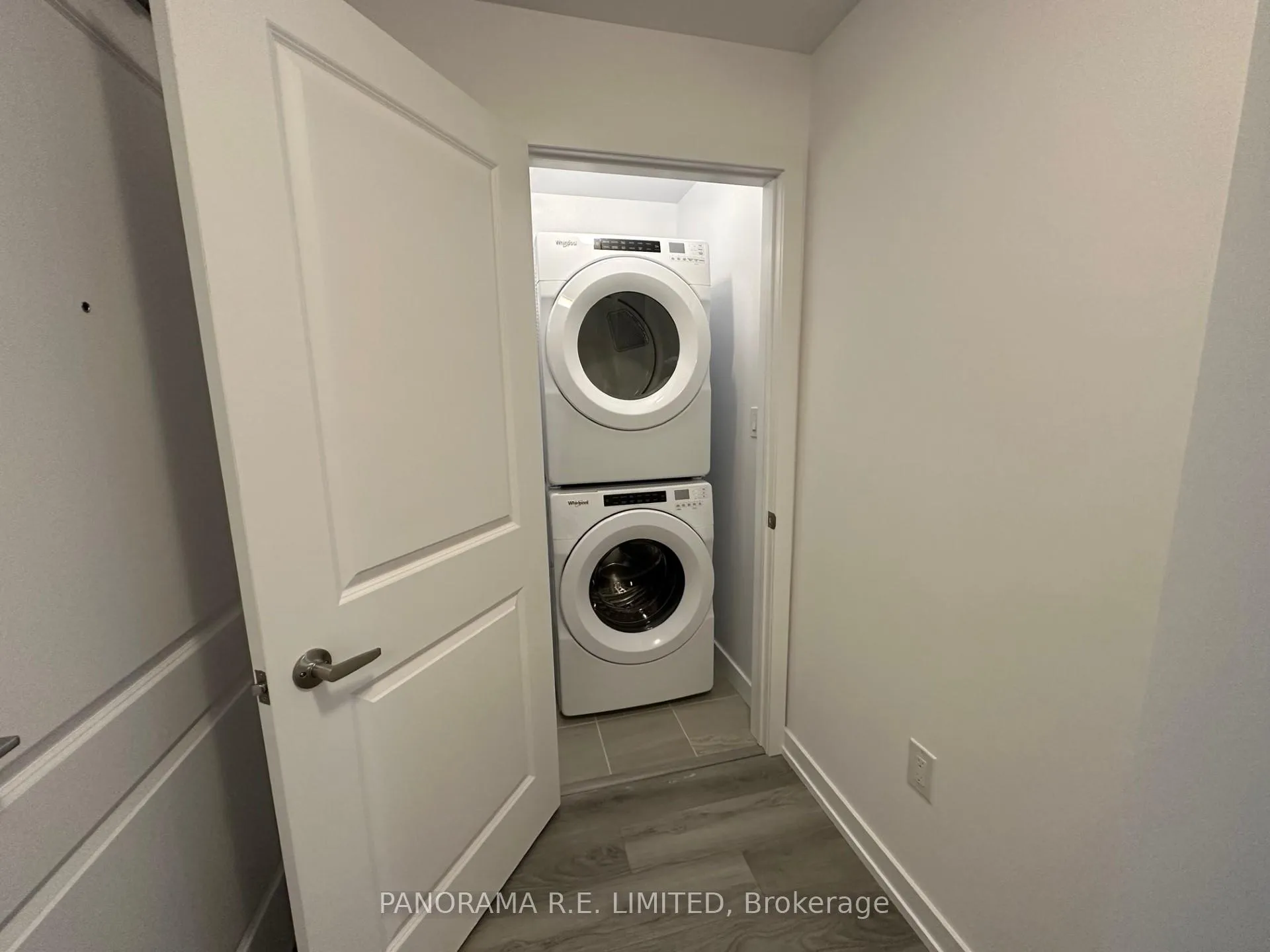 Photo 16 of Unit 813, 460 Dundas Street E, Hamilton, Waterdown — HOMEH