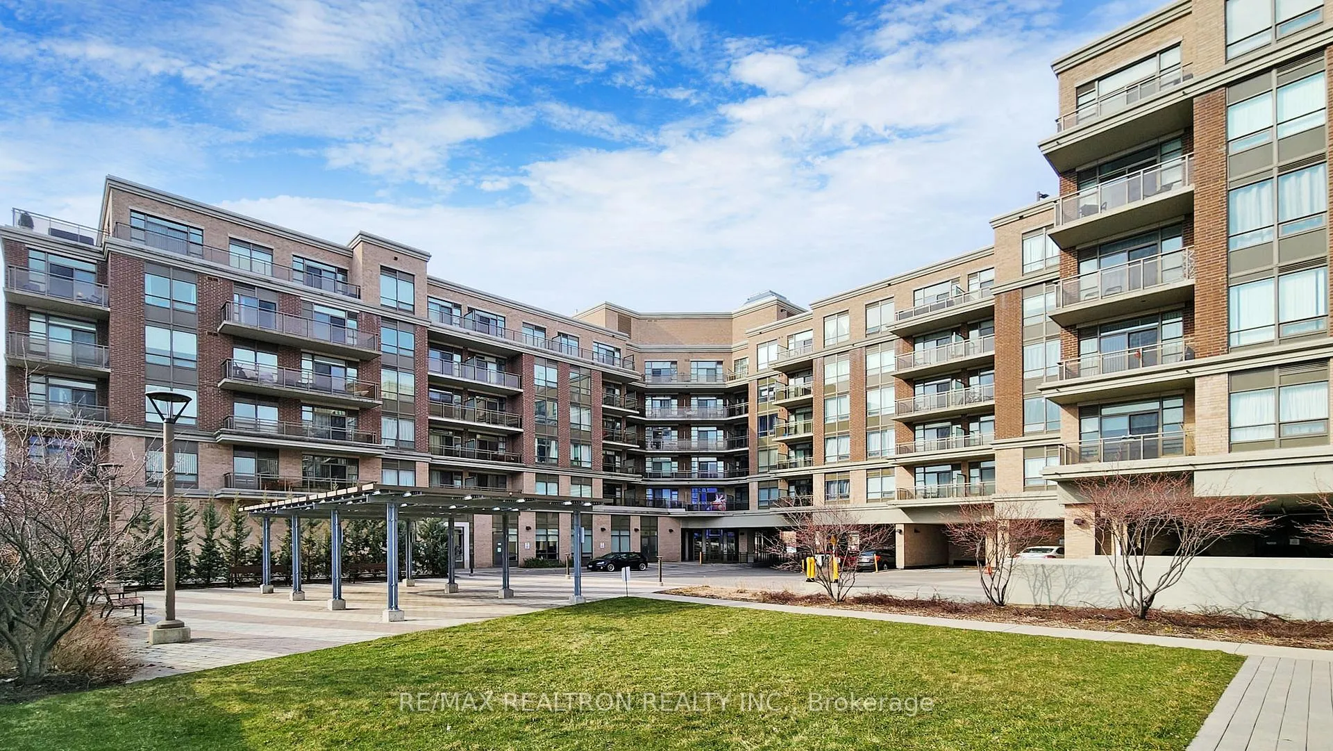Photo 3 of Unit 628, 540 Bur Oak Ave, Markham, Berczy — HOMEH