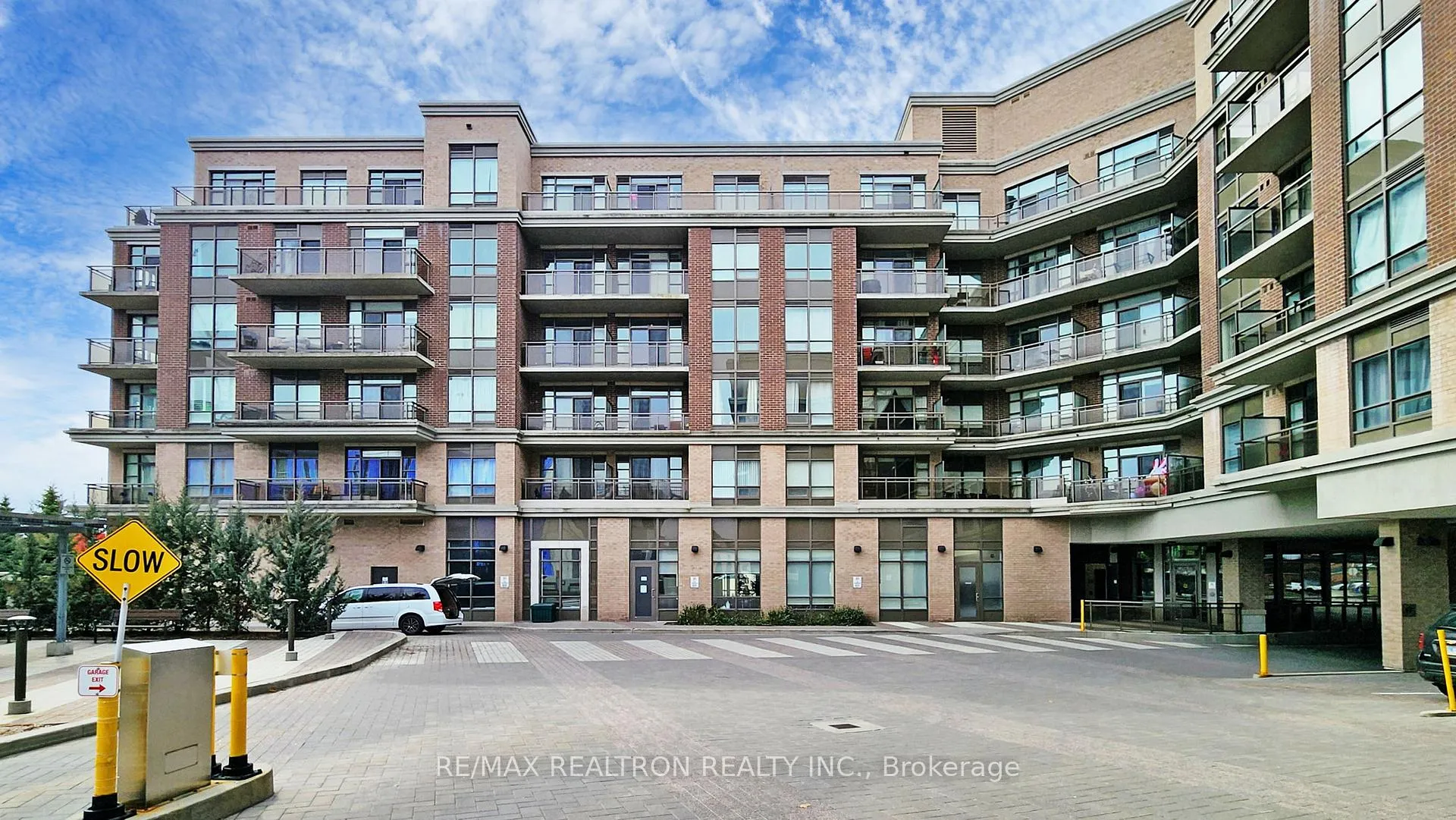 Photo 5 of Unit 628, 540 Bur Oak Ave, Markham, Berczy — HOMEH