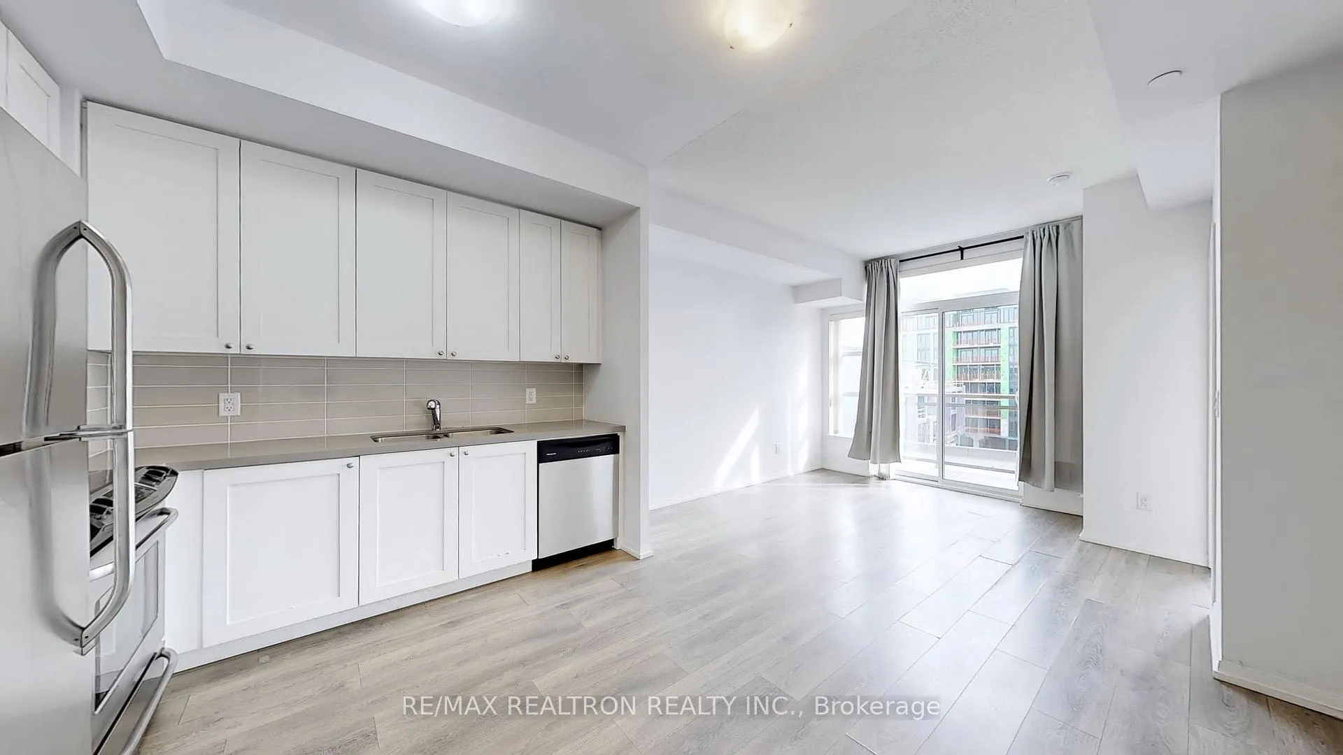 Photo 8 of Unit 628, 540 Bur Oak Ave, Markham, Berczy — HOMEH