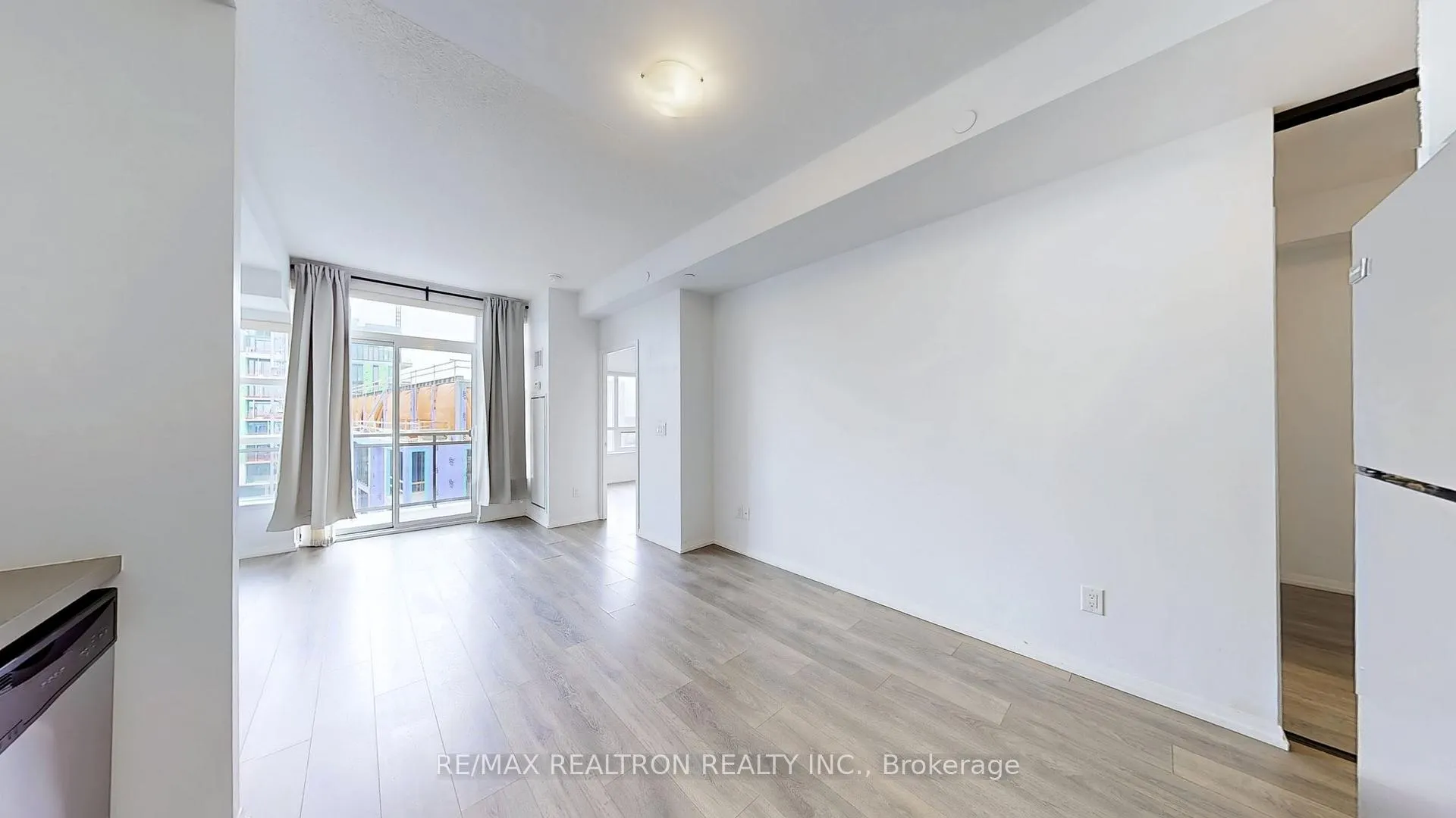 Photo 10 of Unit 628, 540 Bur Oak Ave, Markham, Berczy — HOMEH