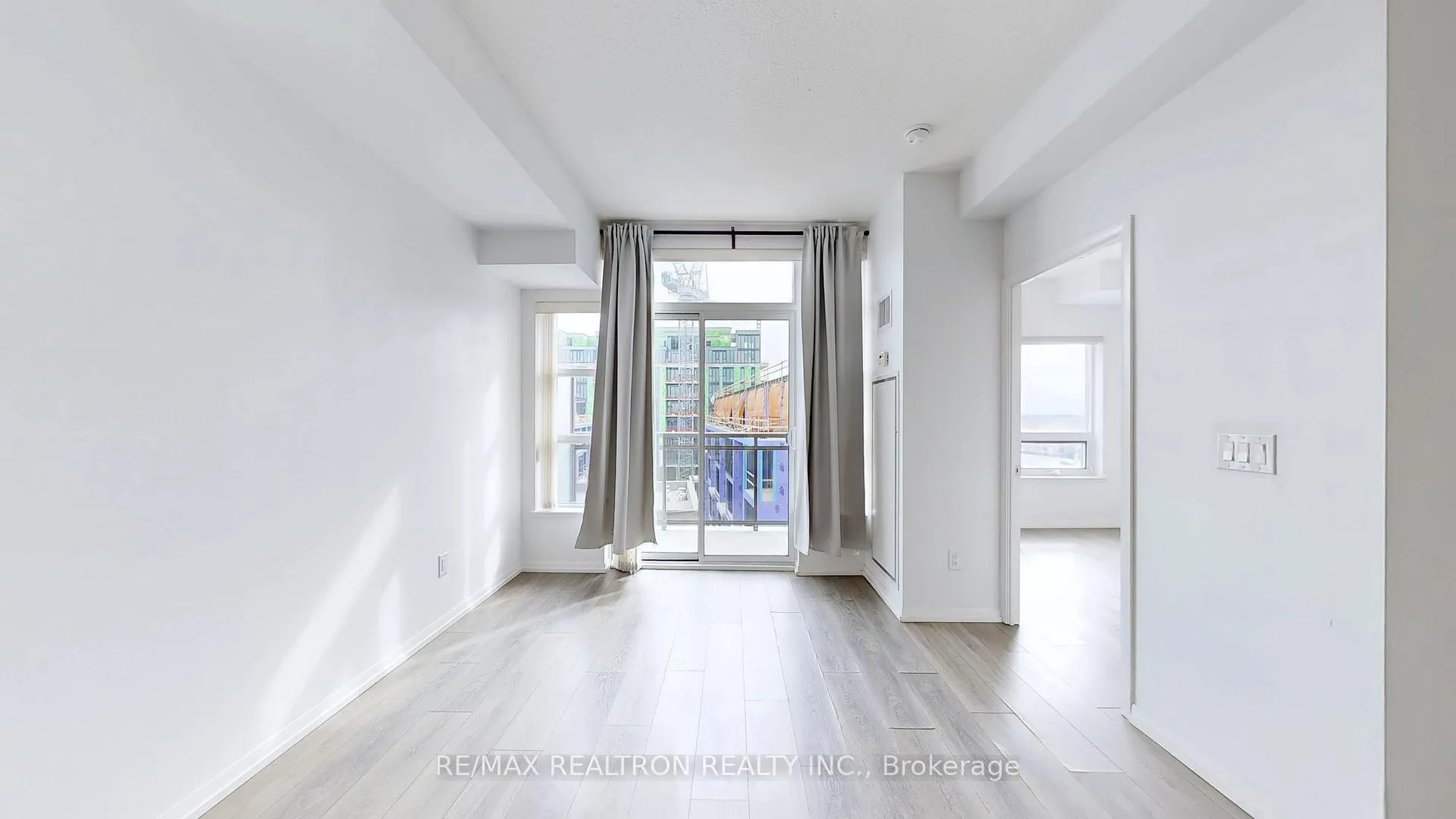 Photo 11 of Unit 628, 540 Bur Oak Ave, Markham, Berczy — HOMEH