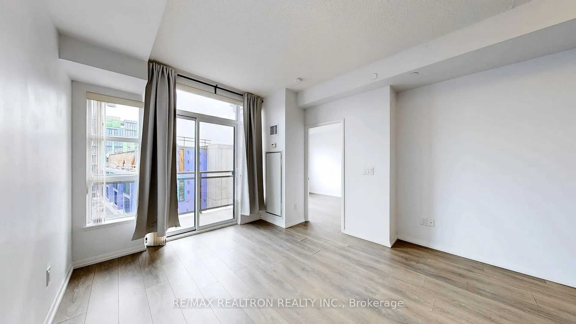 Photo 12 of Unit 628, 540 Bur Oak Ave, Markham, Berczy — HOMEH
