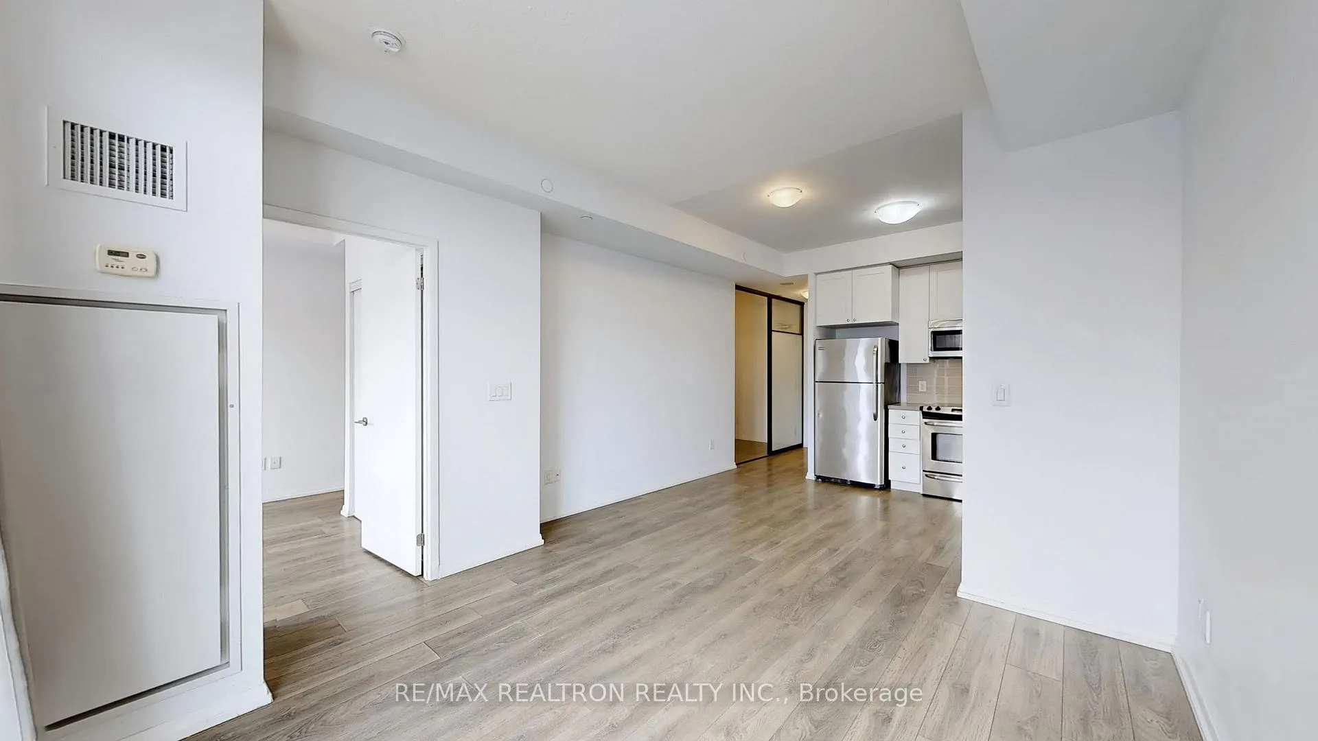 Photo 13 of Unit 628, 540 Bur Oak Ave, Markham, Berczy — HOMEH