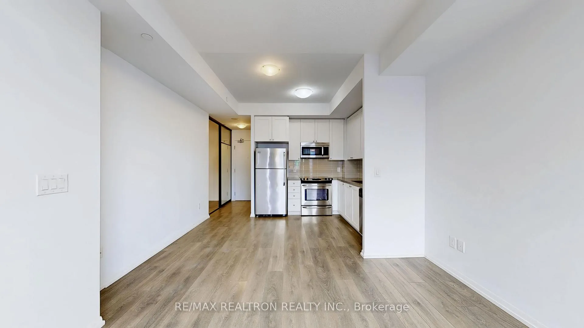 Photo 14 of Unit 628, 540 Bur Oak Ave, Markham, Berczy — HOMEH