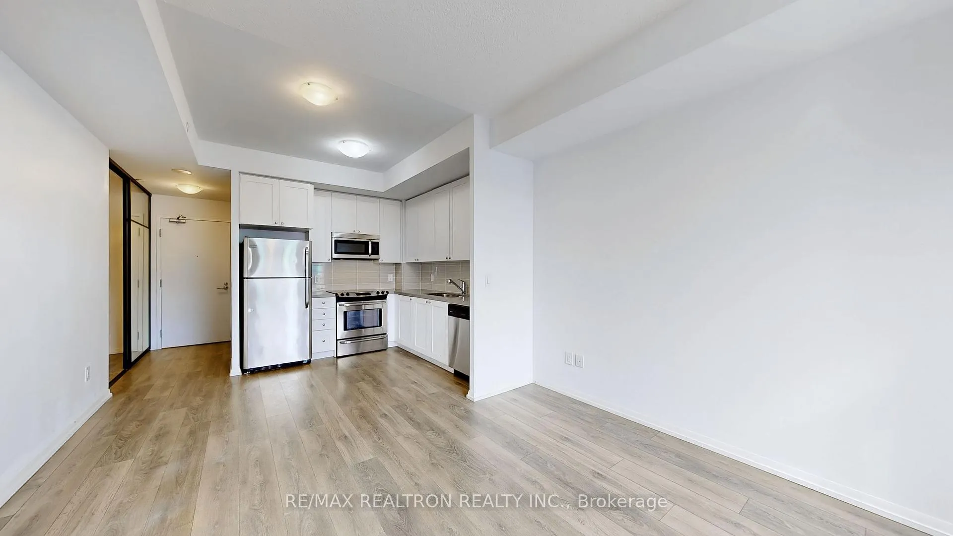 Photo 15 of Unit 628, 540 Bur Oak Ave, Markham, Berczy — HOMEH
