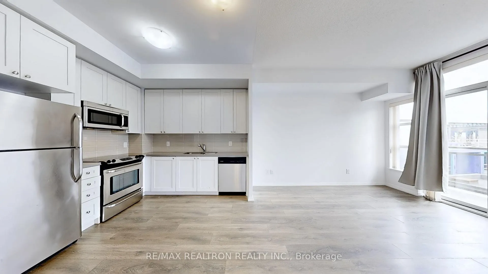 Photo 16 of Unit 628, 540 Bur Oak Ave, Markham, Berczy — HOMEH