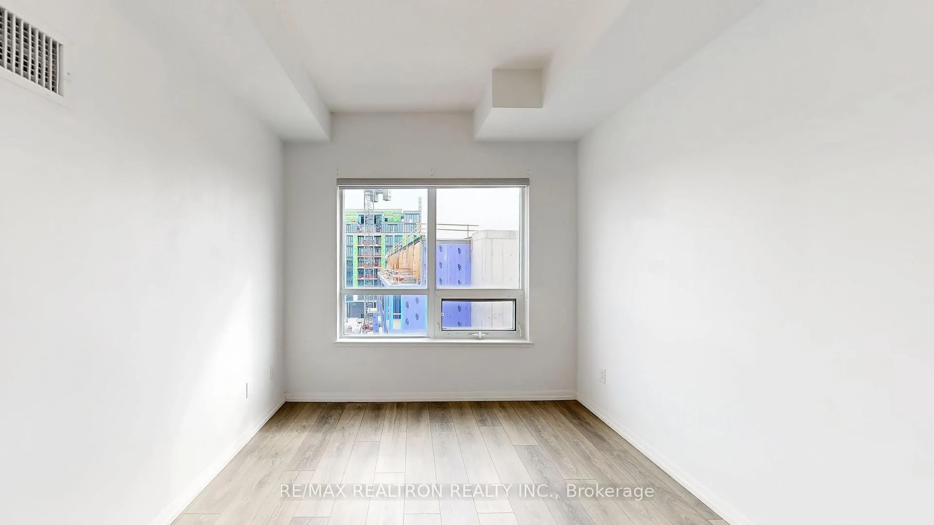 Photo 20 of Unit 628, 540 Bur Oak Ave, Markham, Berczy — HOMEH