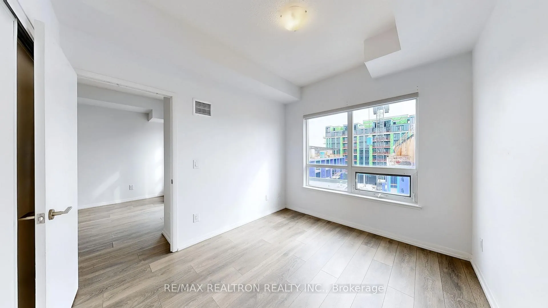 Photo 21 of Unit 628, 540 Bur Oak Ave, Markham, Berczy — HOMEH