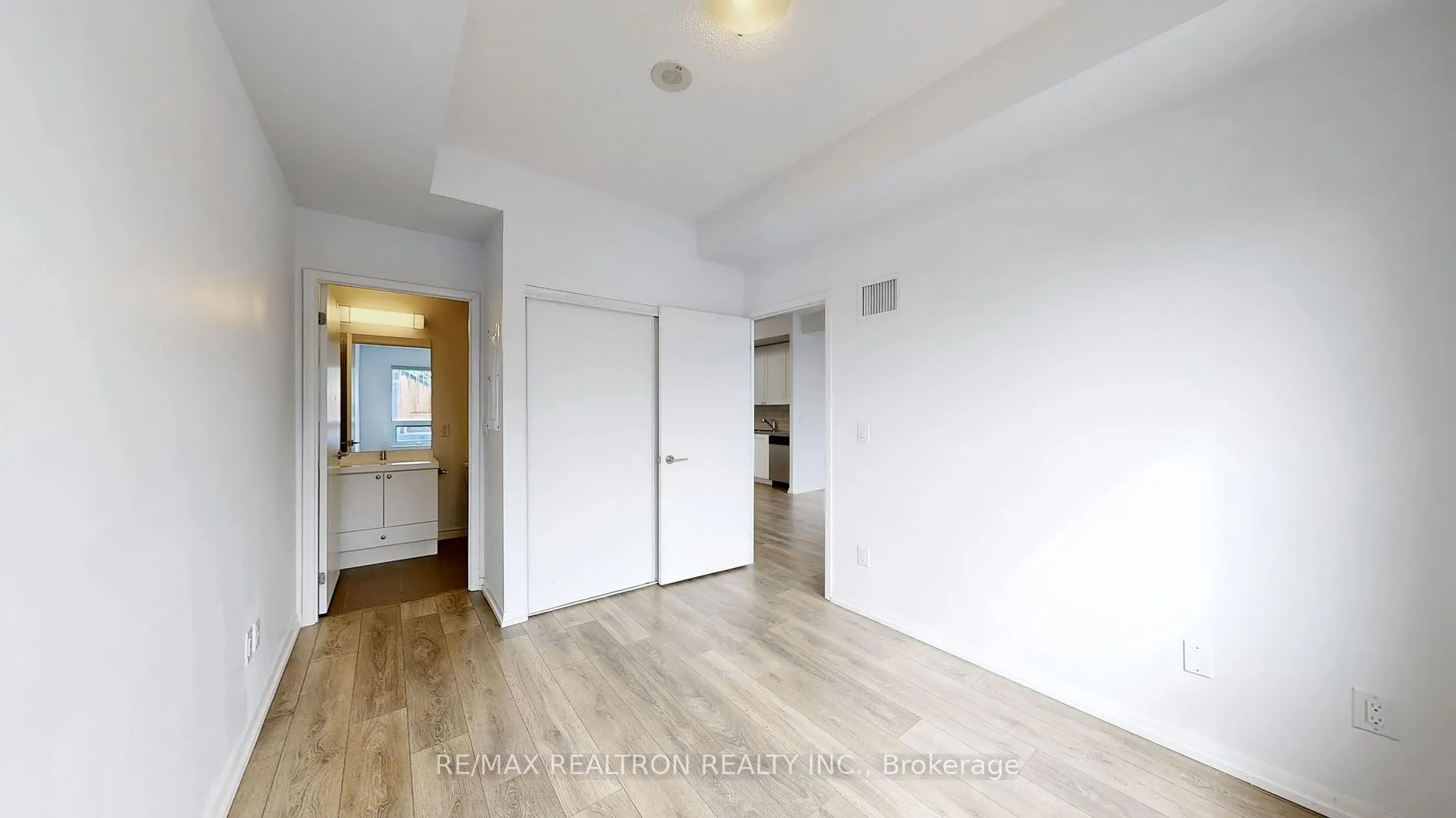 Photo 22 of Unit 628, 540 Bur Oak Ave, Markham, Berczy — HOMEH