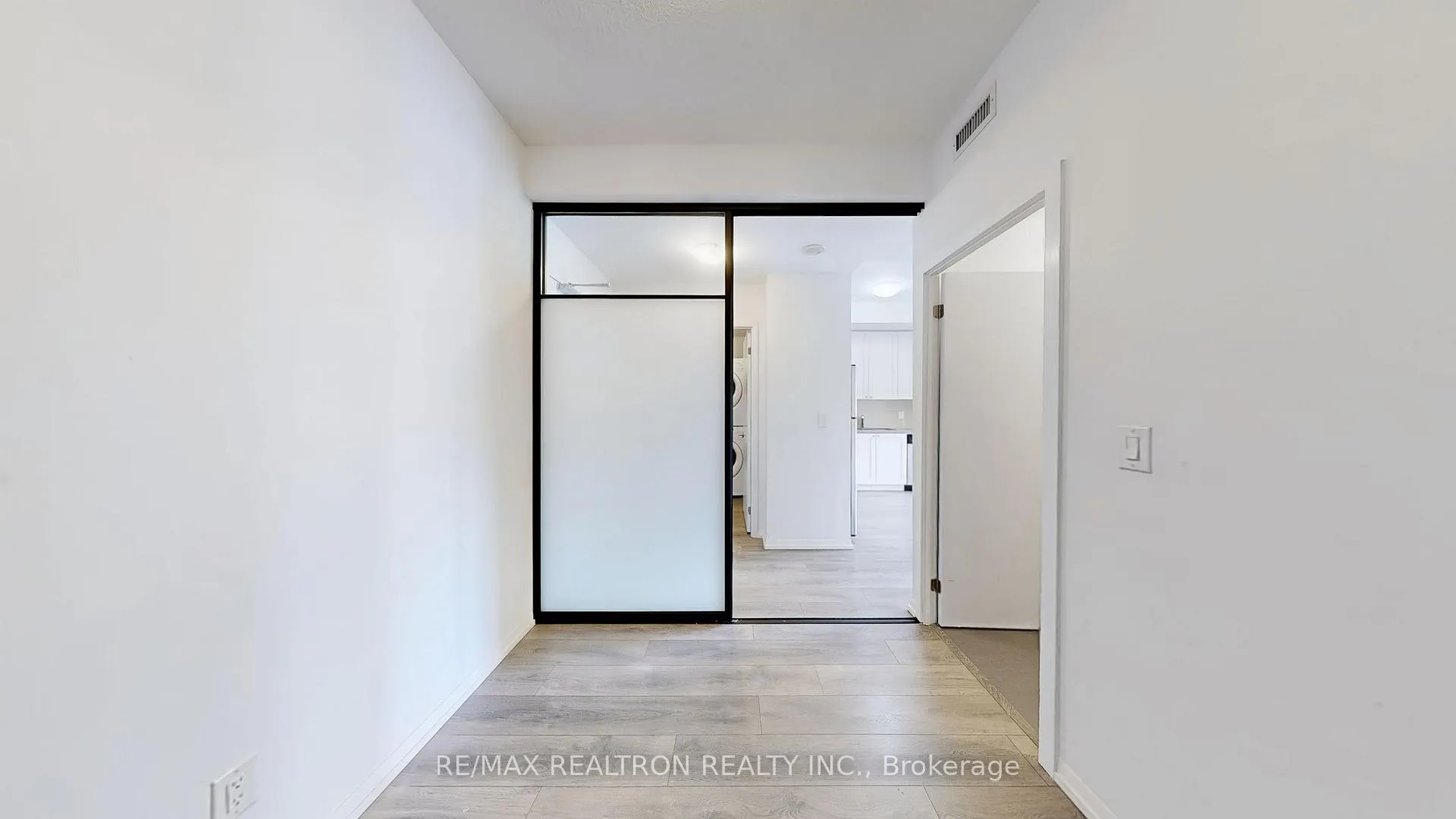 Photo 25 of Unit 628, 540 Bur Oak Ave, Markham, Berczy — HOMEH