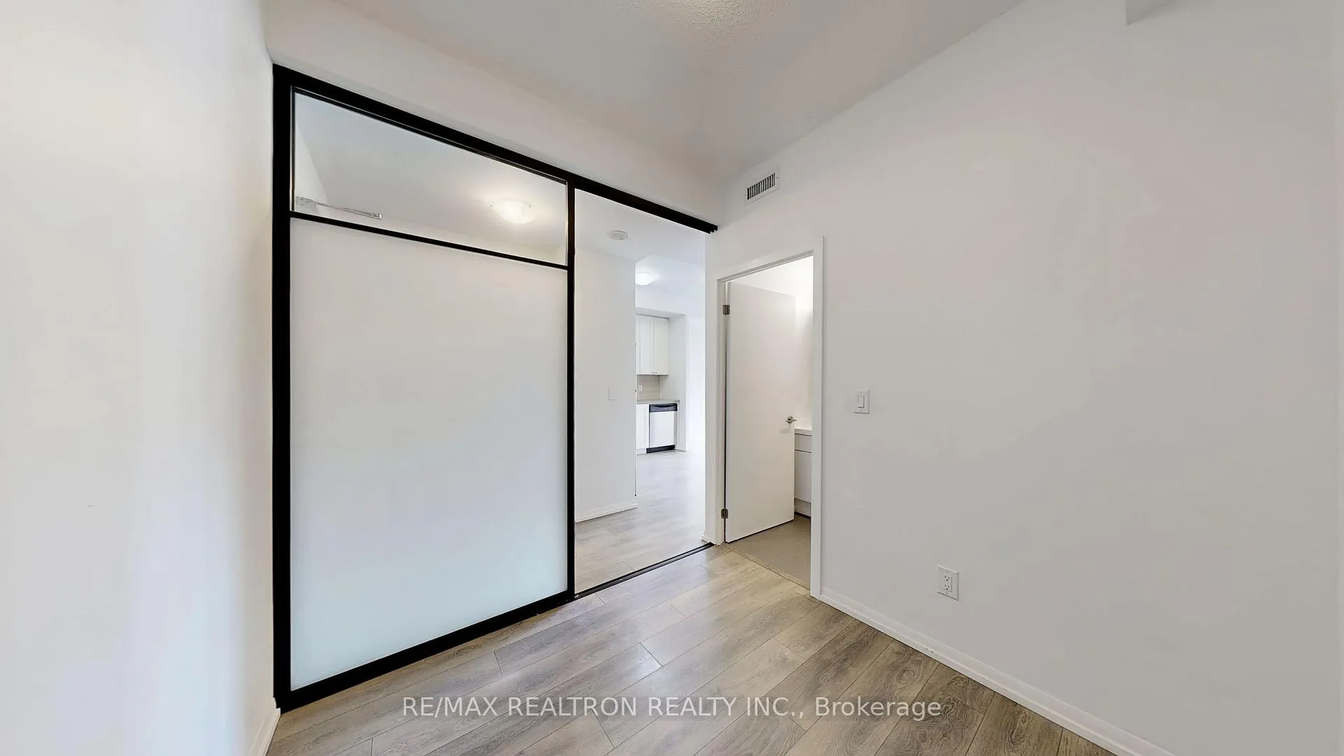 Photo 26 of Unit 628, 540 Bur Oak Ave, Markham, Berczy — HOMEH