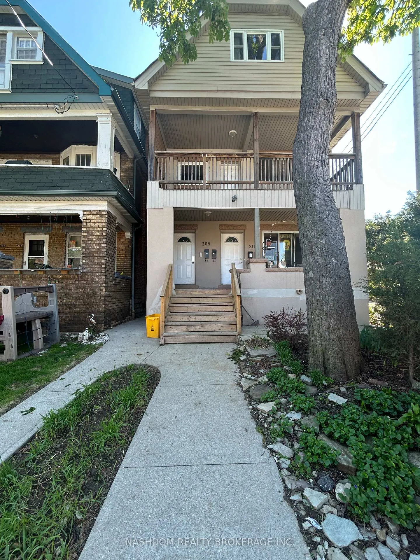 Front of Unit 2, 209 Balsam Avenue S