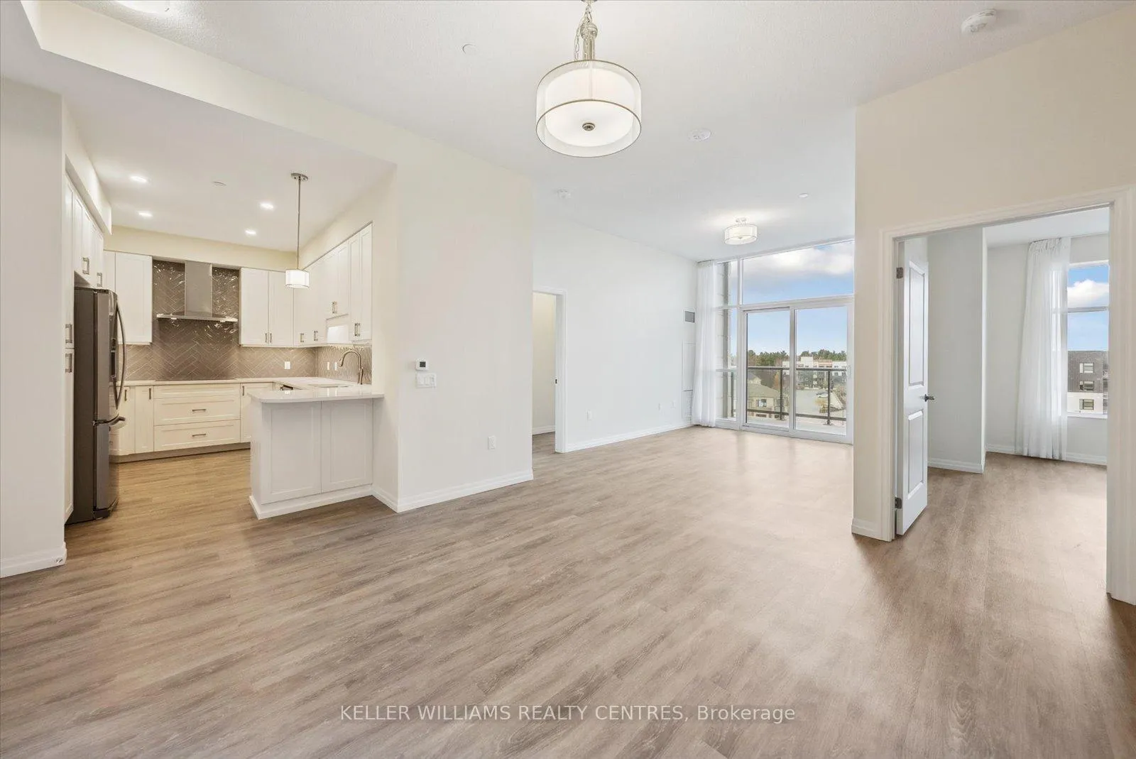 Photo 4 of Unit 702, 460 William Graham Drive, Aurora, Rural Aurora — HOMEH