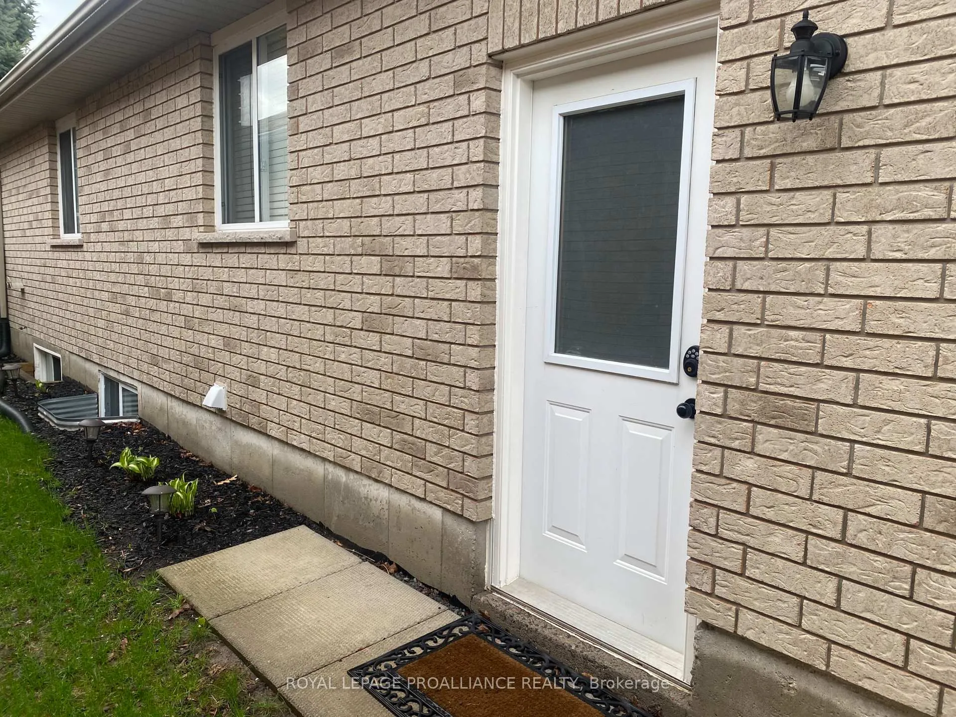 Photo 1 of 23 Spruce Gardens, Belleville, Belleville Ward — HOMEH
