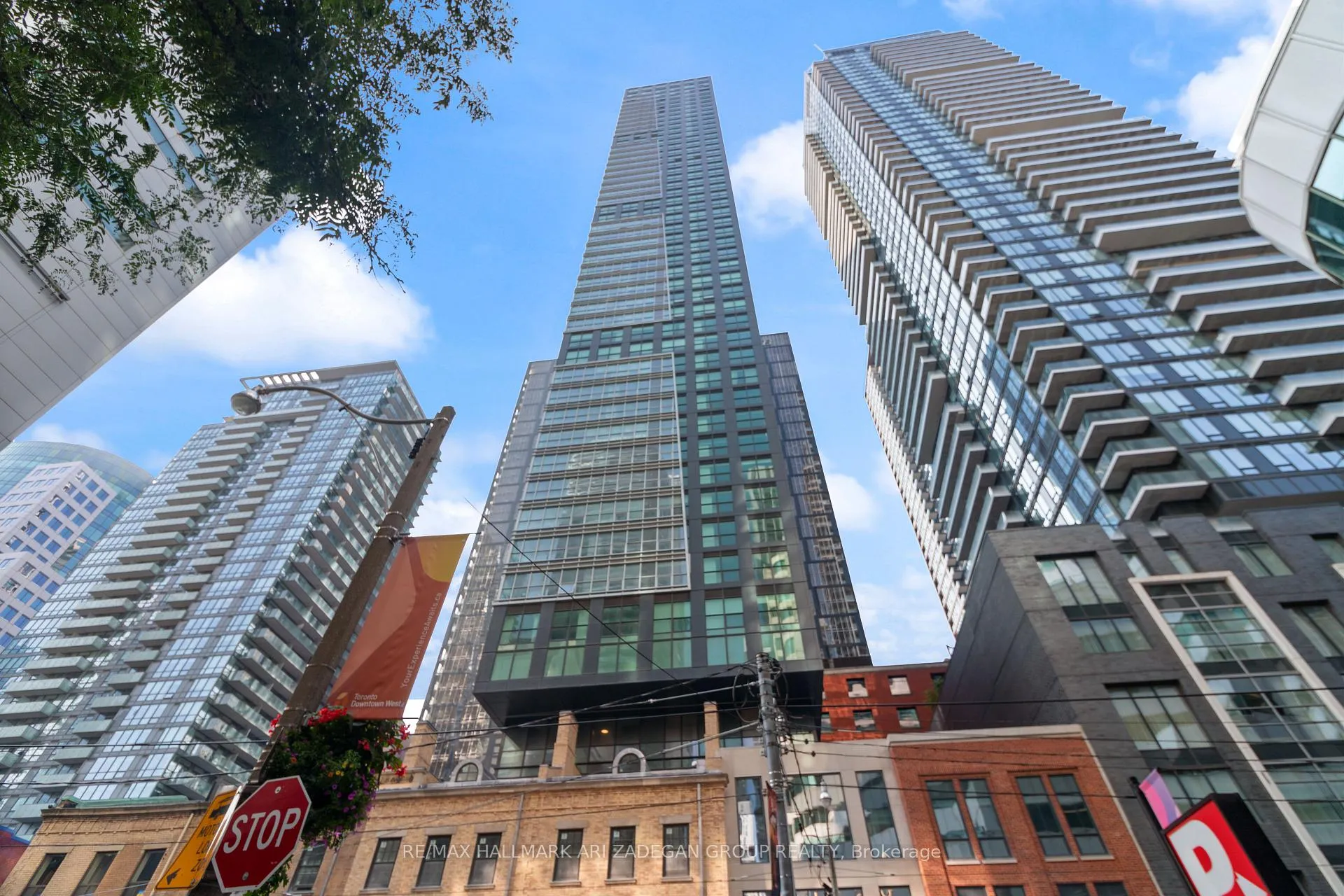 Front of Unit 4003, 327 King Street W