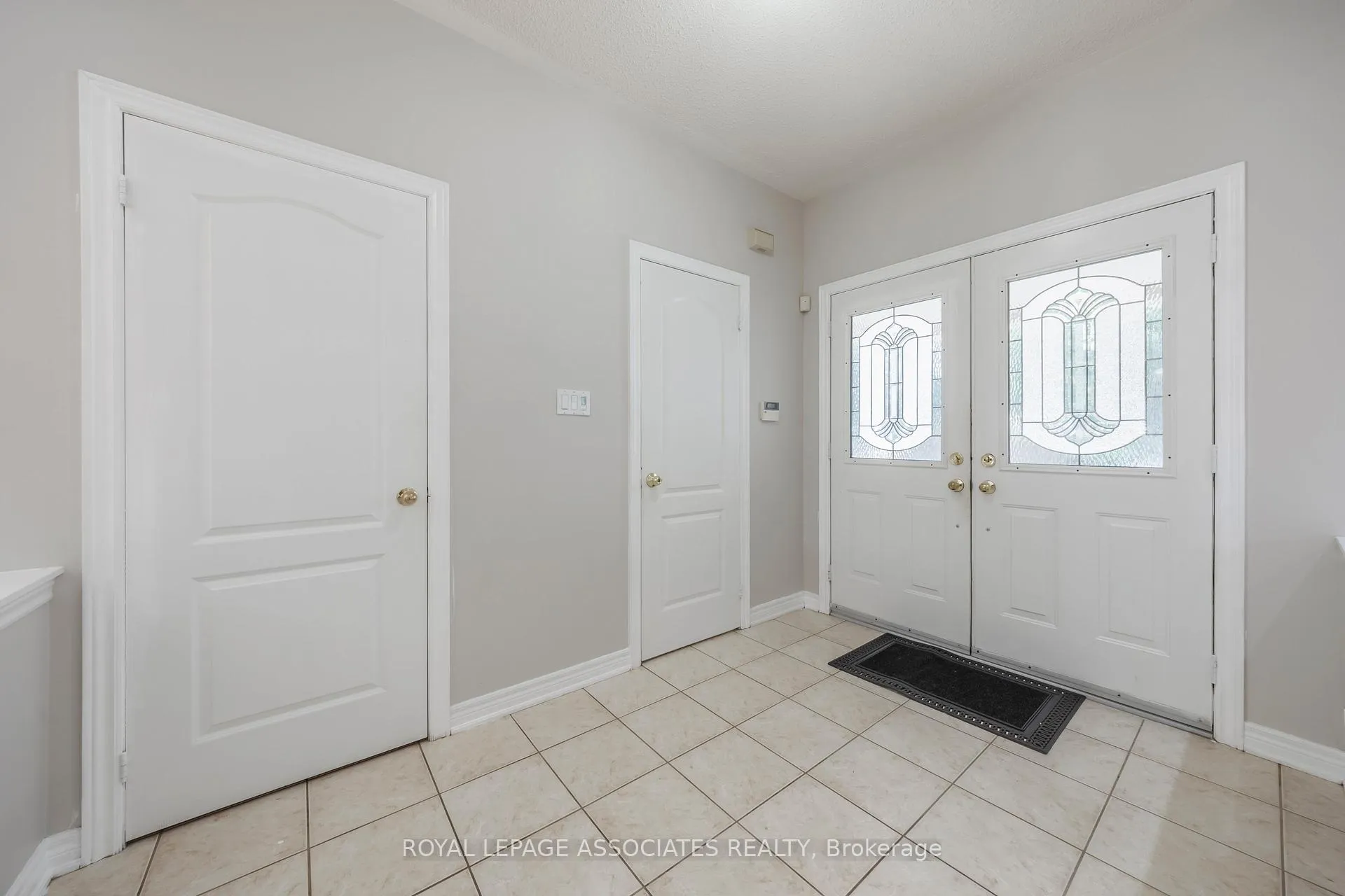 Photo 5 of 36 Goodhart Crescent, Ajax, Northwest Ajax — HOMEH
