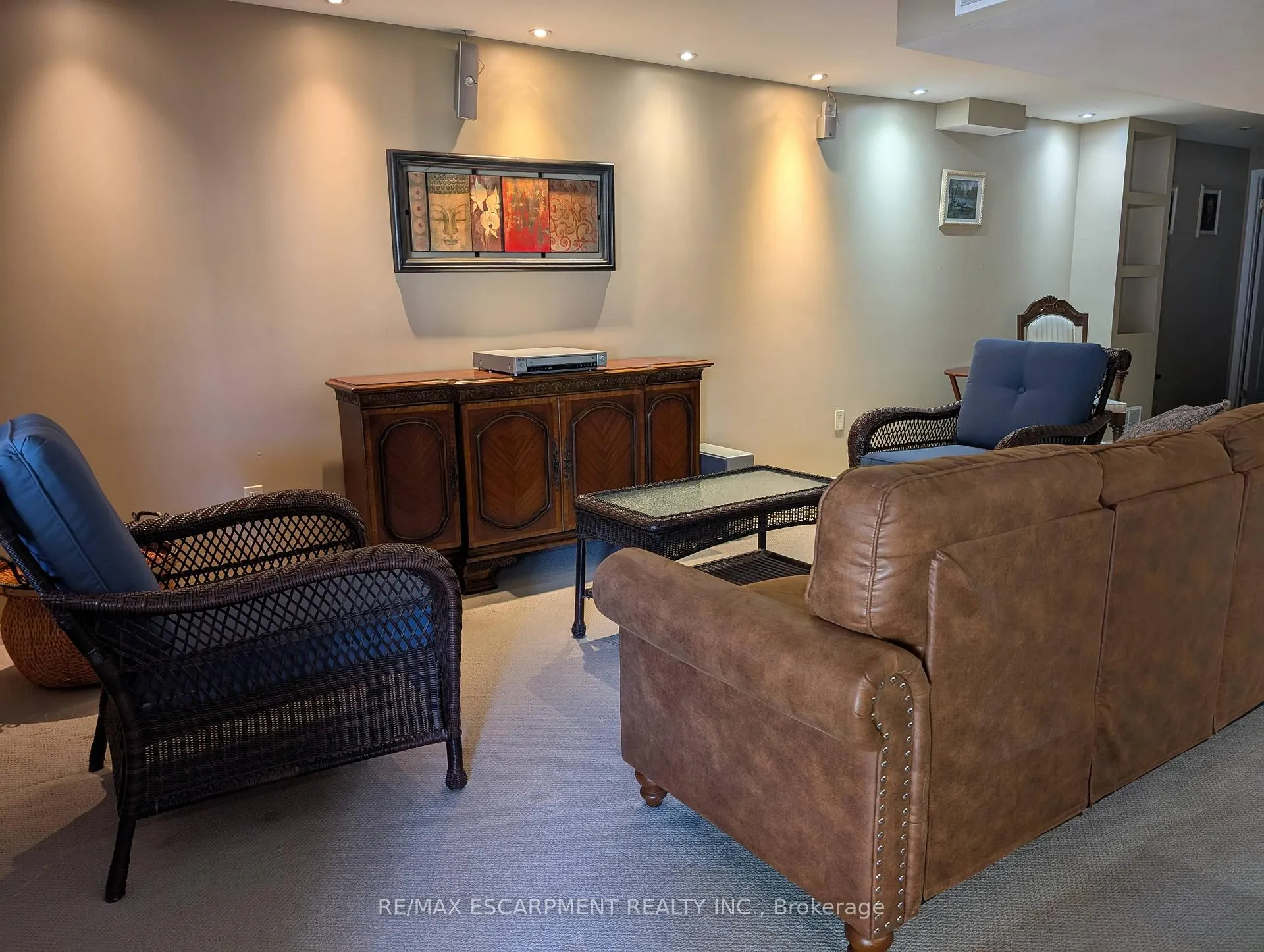 Photo 3 of 45 Pirie Drive, Hamilton, Dundas — HOMEH