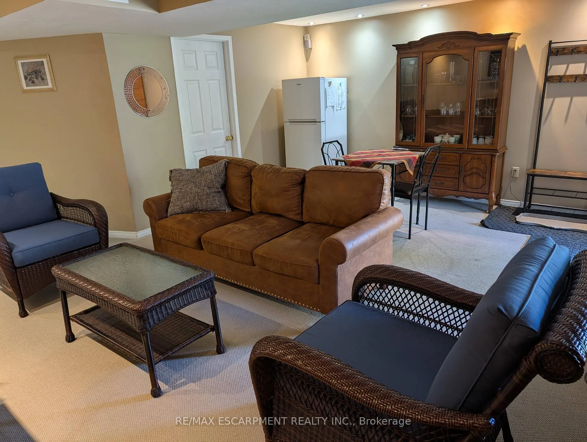 Photo 4 of 45 Pirie Drive, Hamilton, Dundas — HOMEH