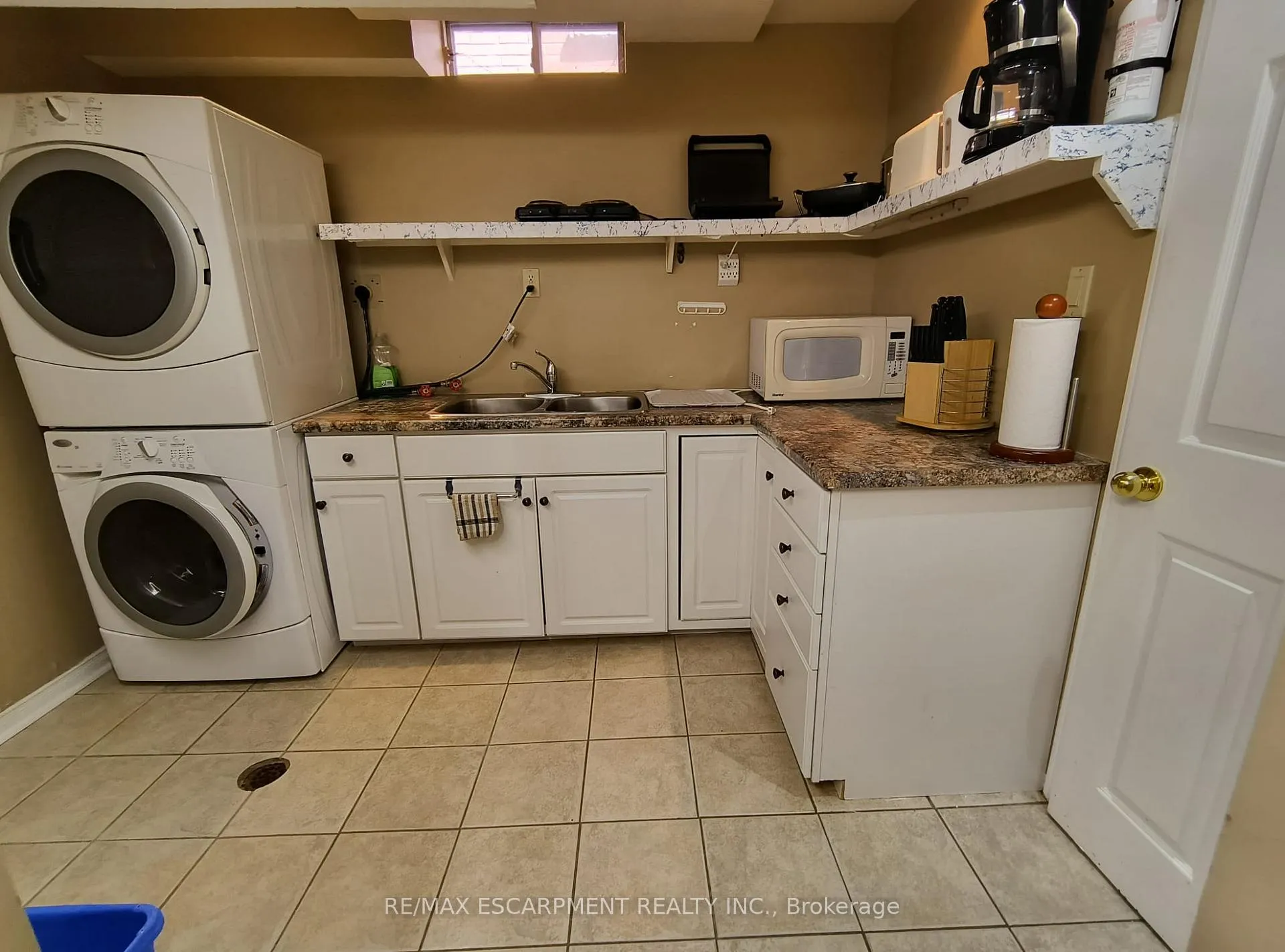 Photo 5 of 45 Pirie Drive, Hamilton, Dundas — HOMEH