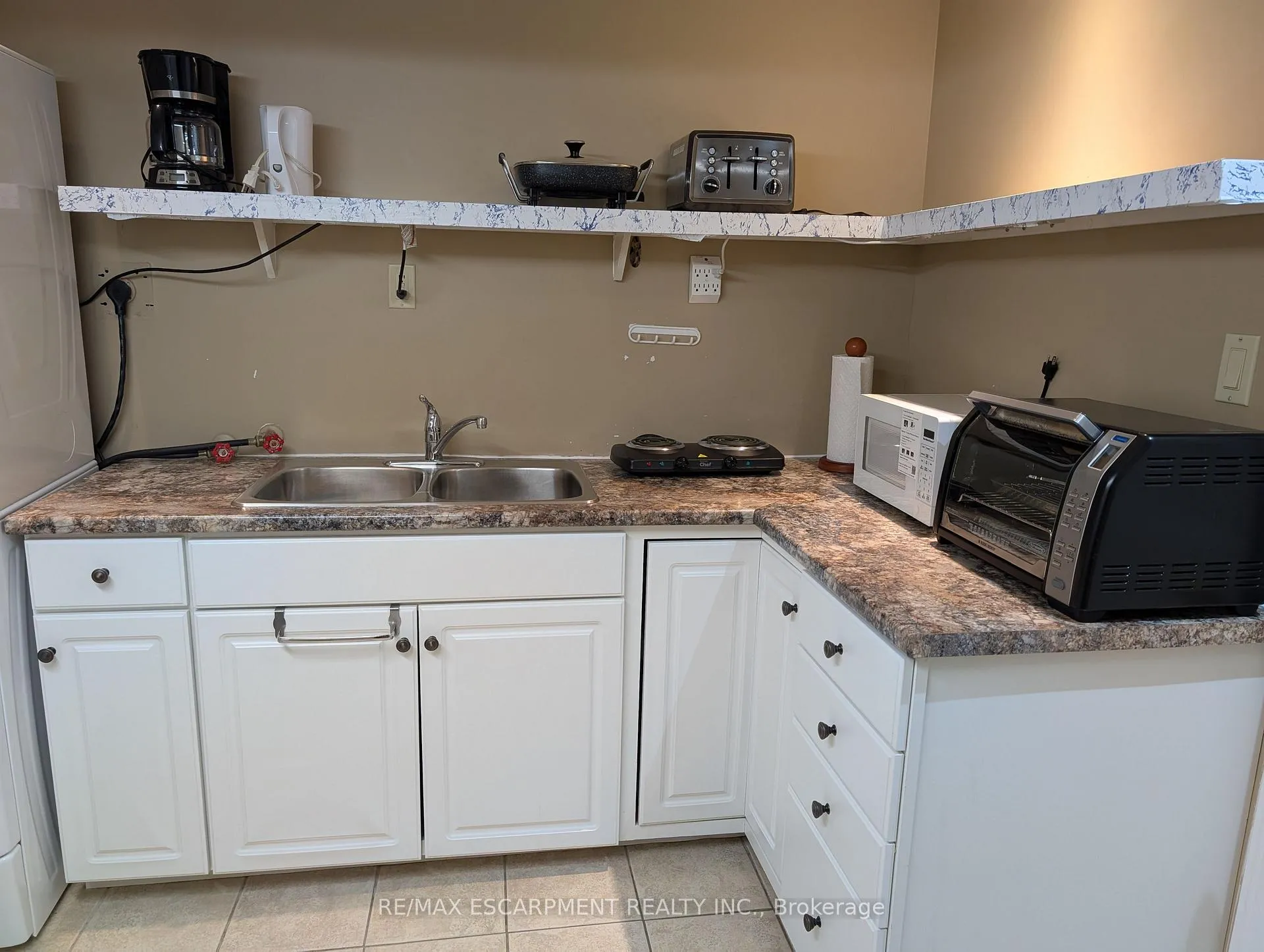 Photo 6 of 45 Pirie Drive, Hamilton, Dundas — HOMEH