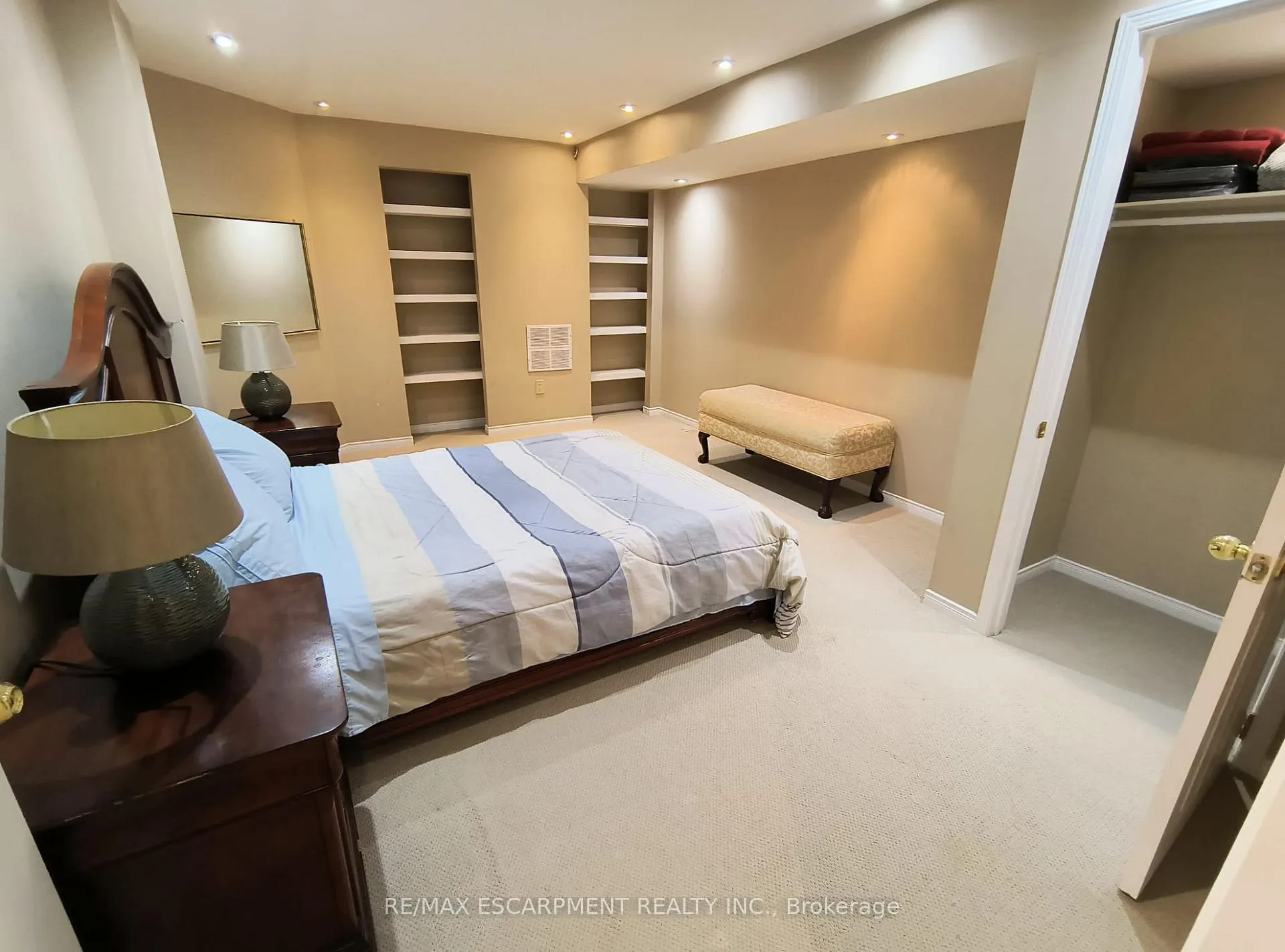 Photo 8 of 45 Pirie Drive, Hamilton, Dundas — HOMEH