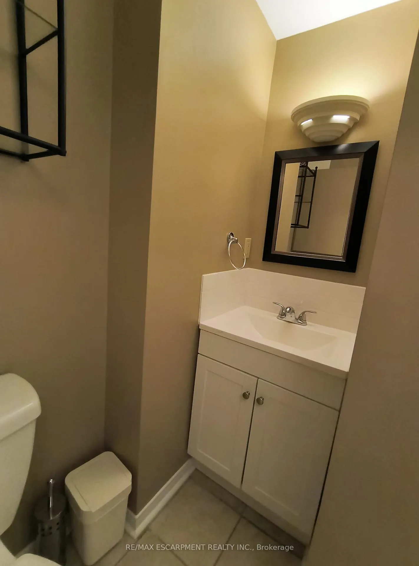 Photo 11 of 45 Pirie Drive, Hamilton, Dundas — HOMEH