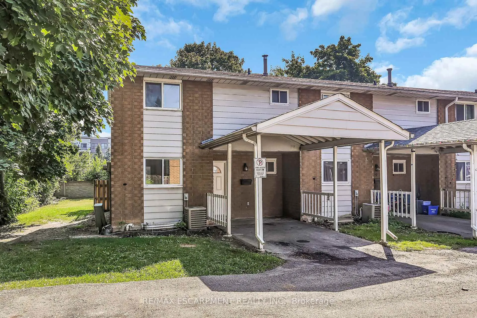 Front of Unit 8, 125 Limeridge Road W