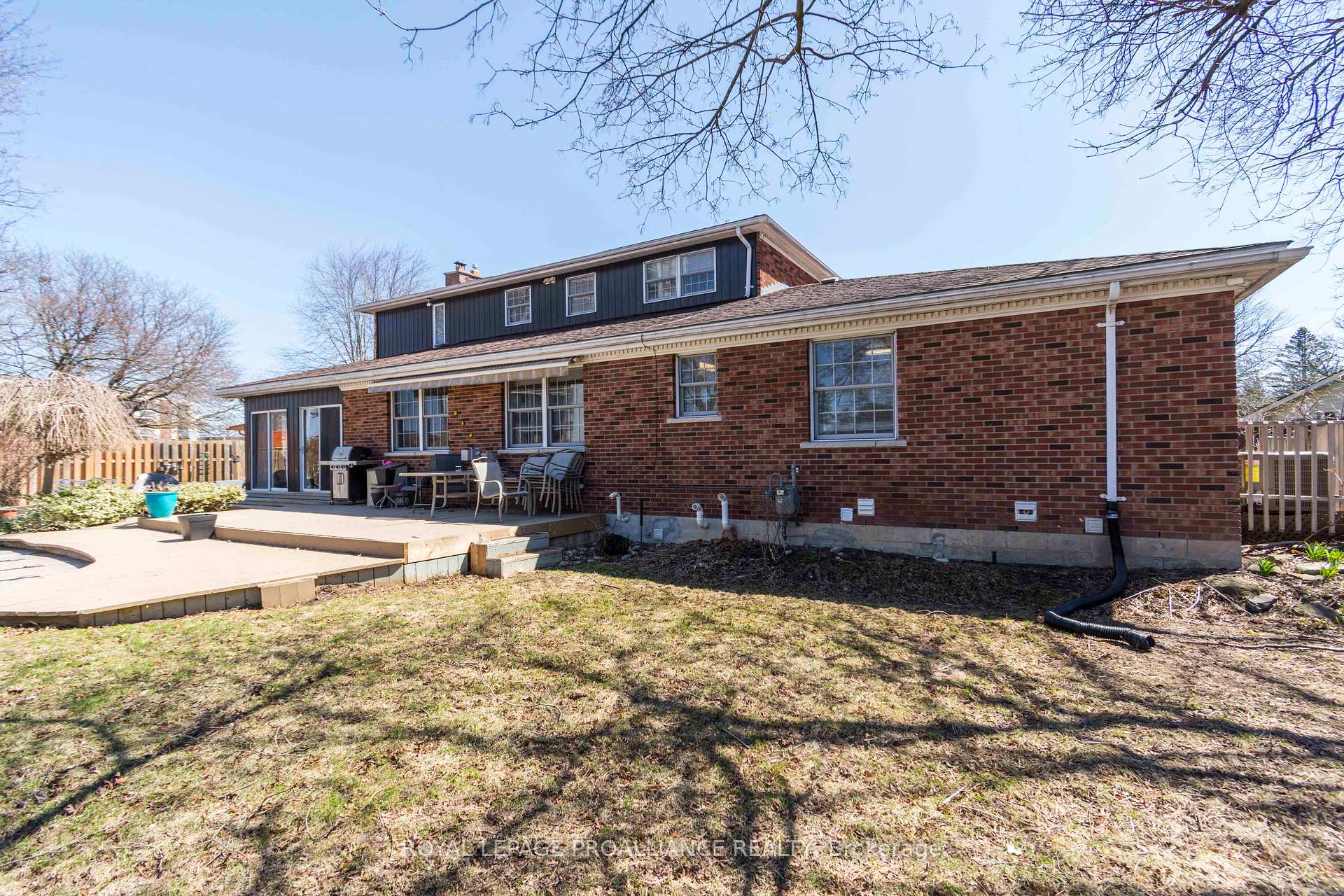 Photo 3 of 20 Hope Crescent, Belleville, Belleville Ward — HOMEH