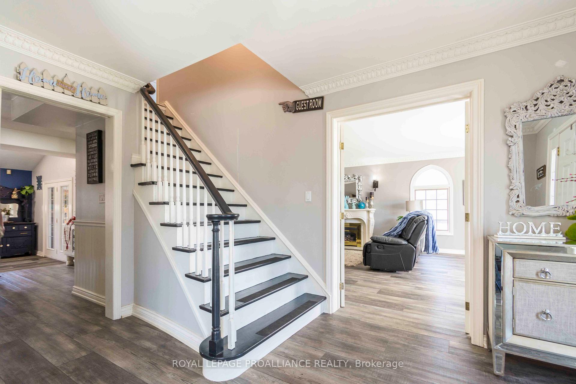 Photo 9 of 20 Hope Crescent, Belleville, Belleville Ward — HOMEH