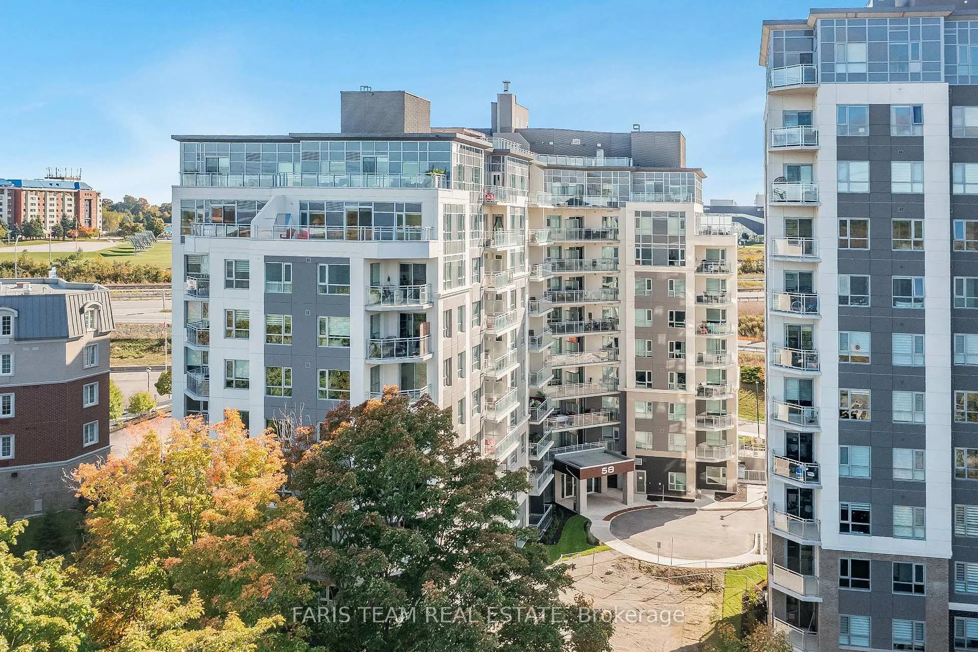 Photo 2 of Unit 812, 58 Lakeside Terrace, Barrie, Little Lake — HOMEH