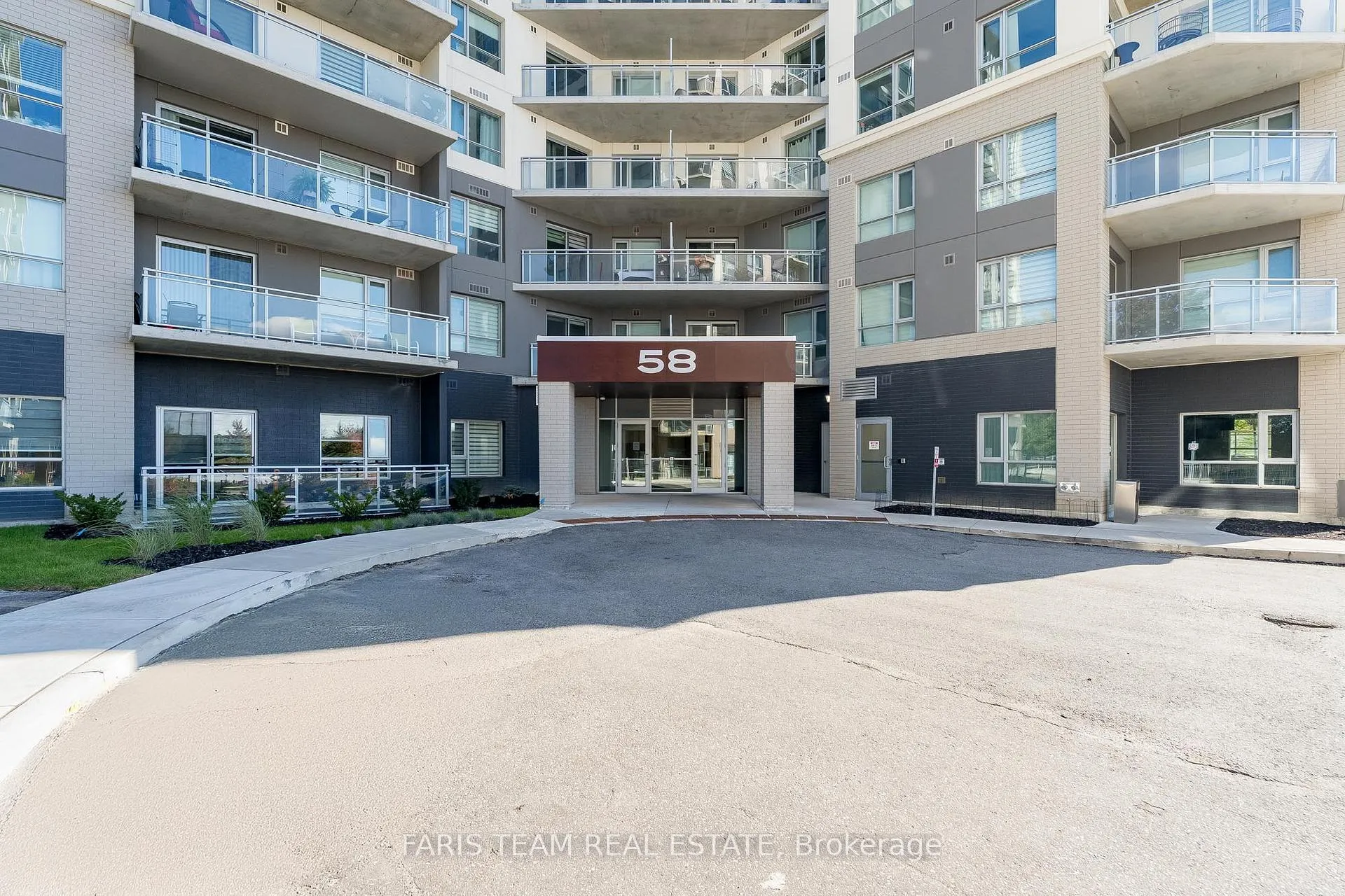 Photo 3 of Unit 812, 58 Lakeside Terrace, Barrie, Little Lake — HOMEH