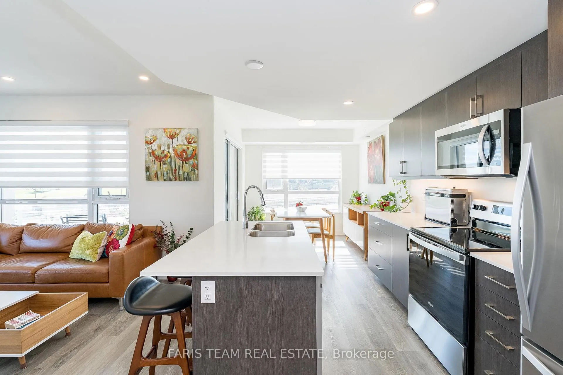 Photo 6 of Unit 812, 58 Lakeside Terrace, Barrie, Little Lake — HOMEH