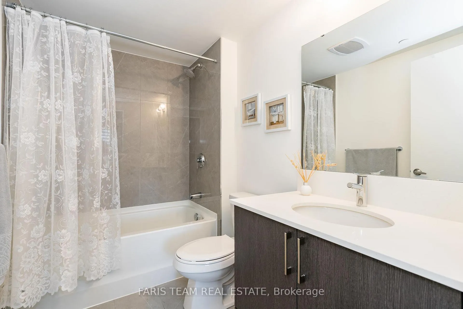 Photo 12 of Unit 812, 58 Lakeside Terrace, Barrie, Little Lake — HOMEH