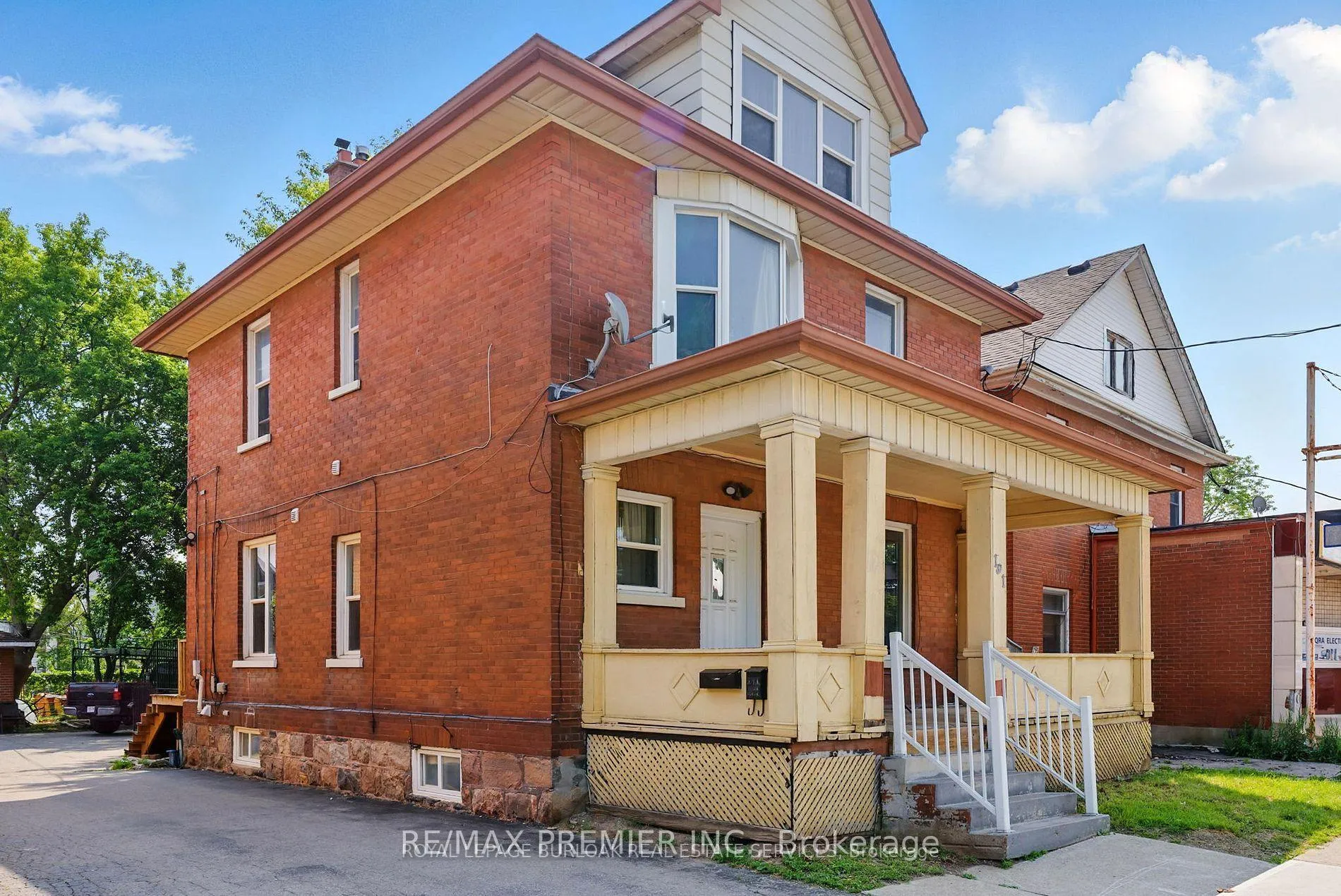Front of Unit Bsmt, 191 Simcoe Street S