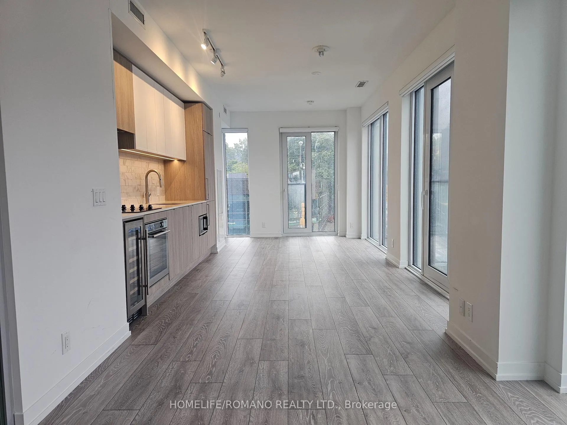 Photo 2 of Unit 332, 2020 Bathurst Street, Toronto, Humewood-Cedarvale — HOMEH